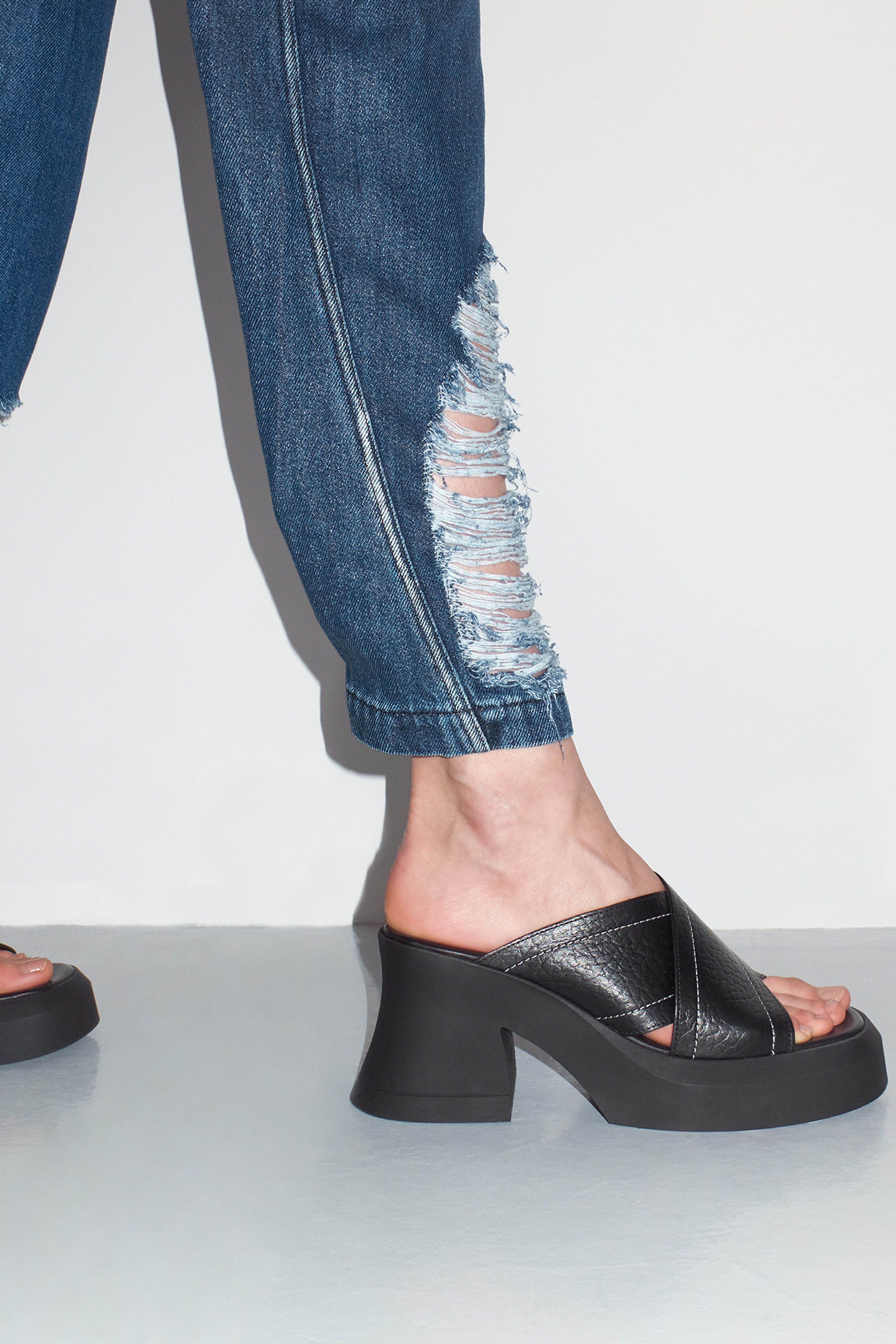 Raissa Black Mule Sandals | Miista Europe | Made in Portugal