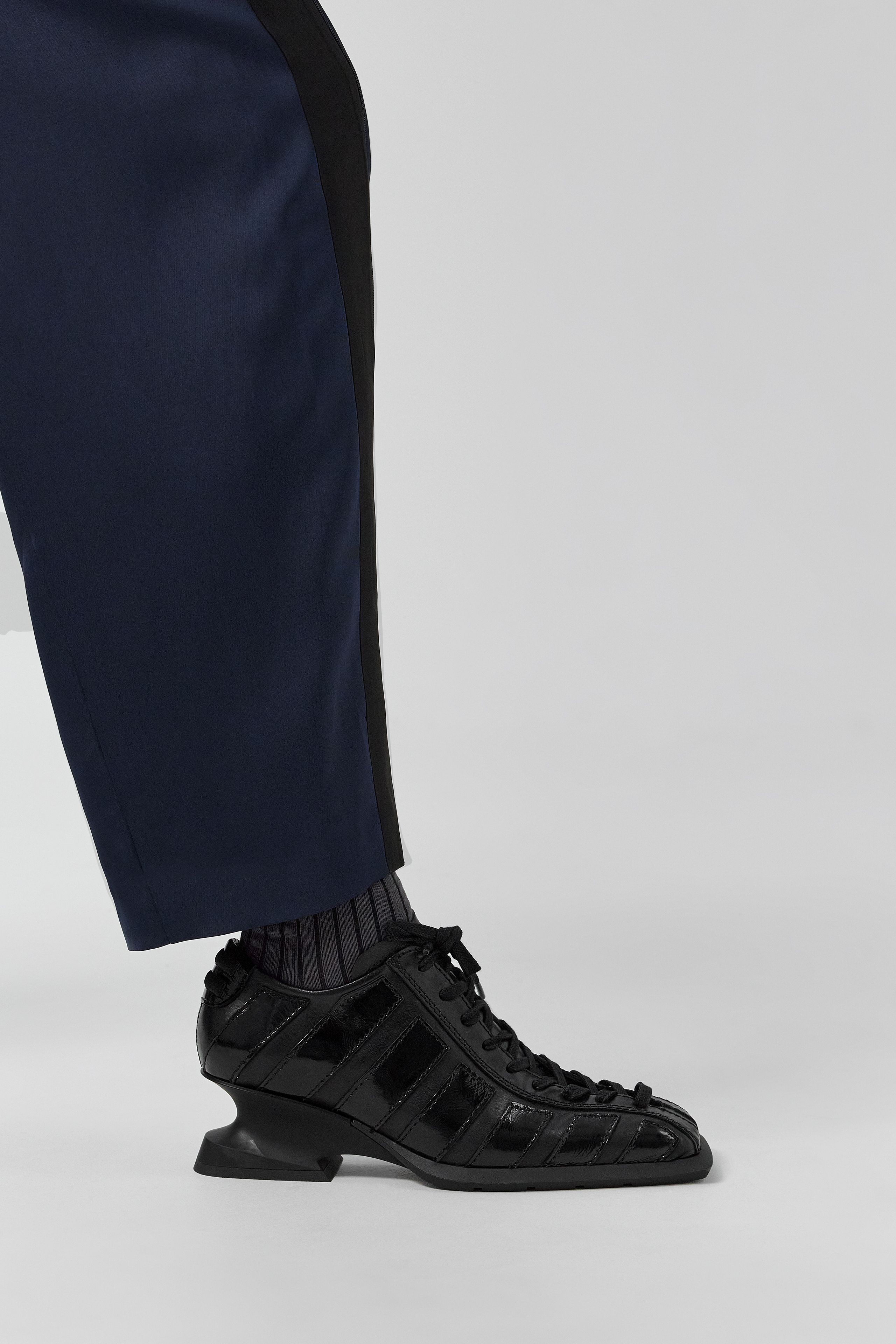 ボトムス miiii Goldie Sneakers - Black Leather | Miista