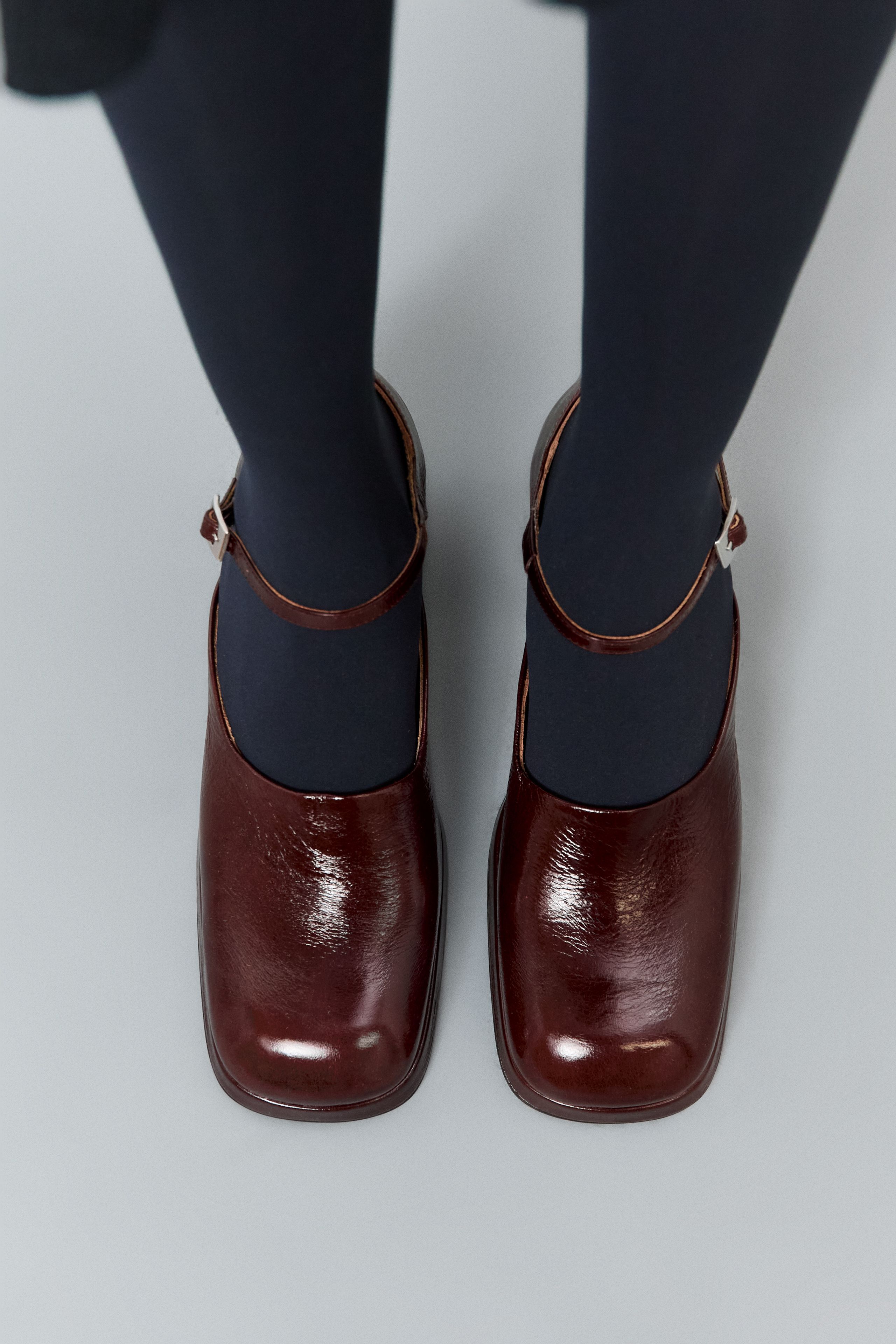 Yara Courts - Brown Crinkled Patent leather | Miista