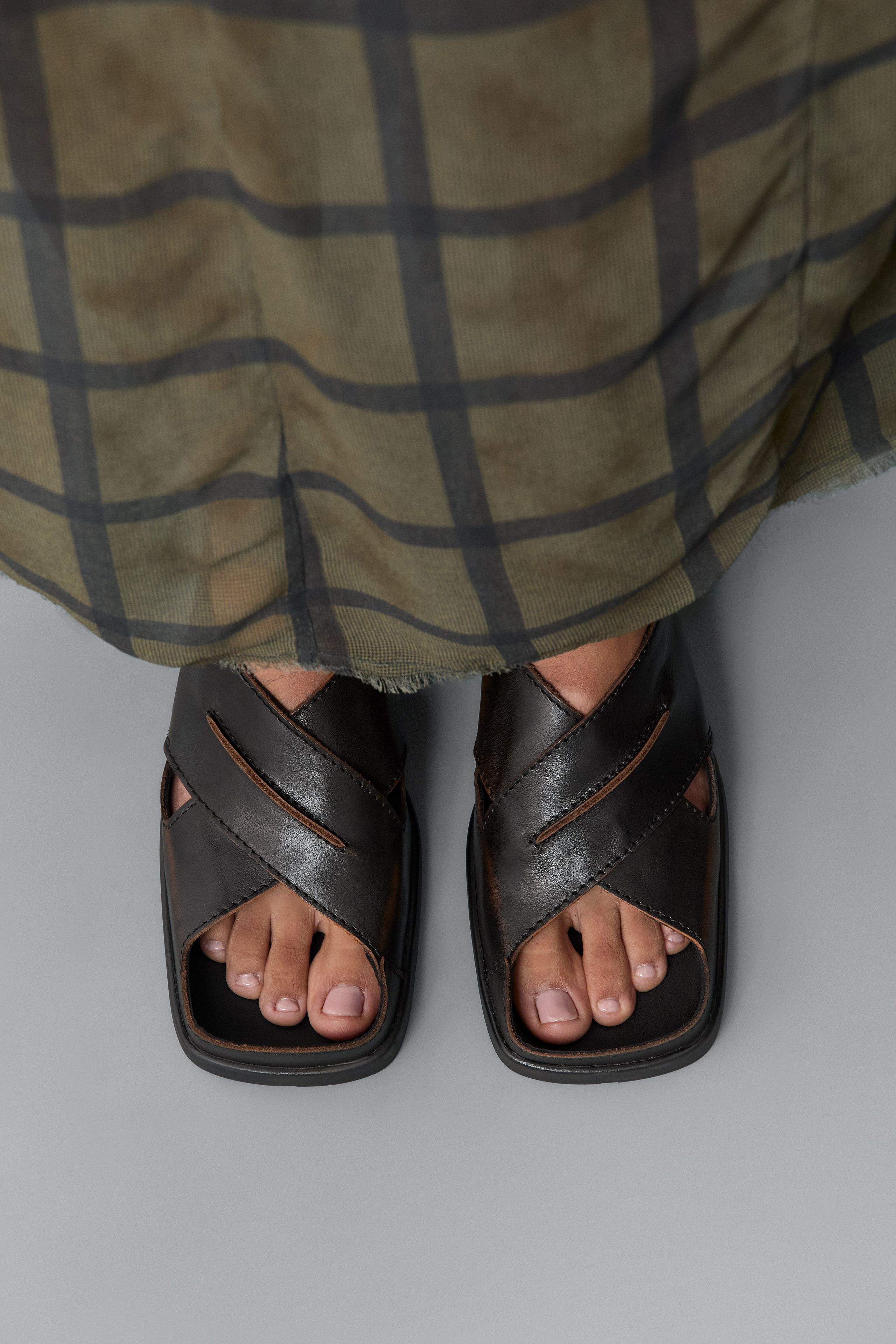 Nira Sandals - Brown Brush Off Leather | Miista