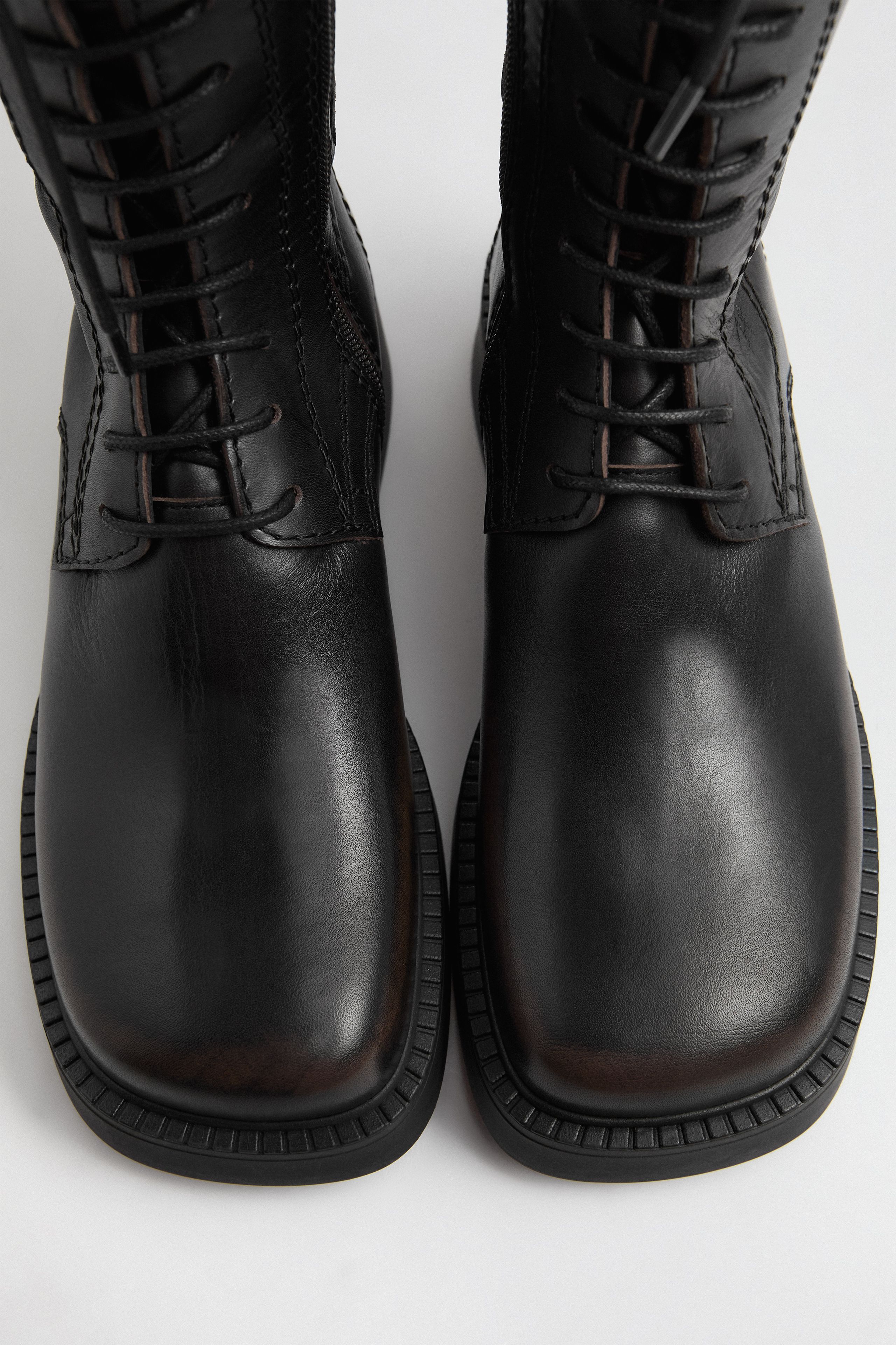Abrama Boots - Brown Brush Off Leather | Miista