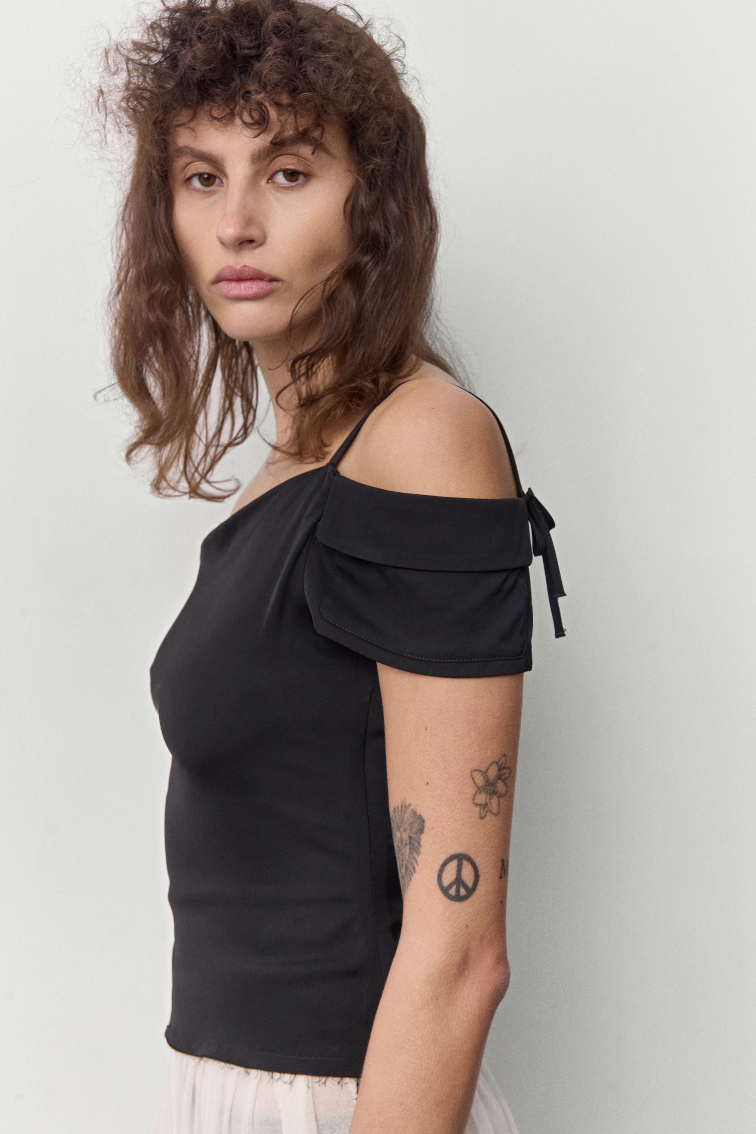 Blazie Top - Black Satin | Miista