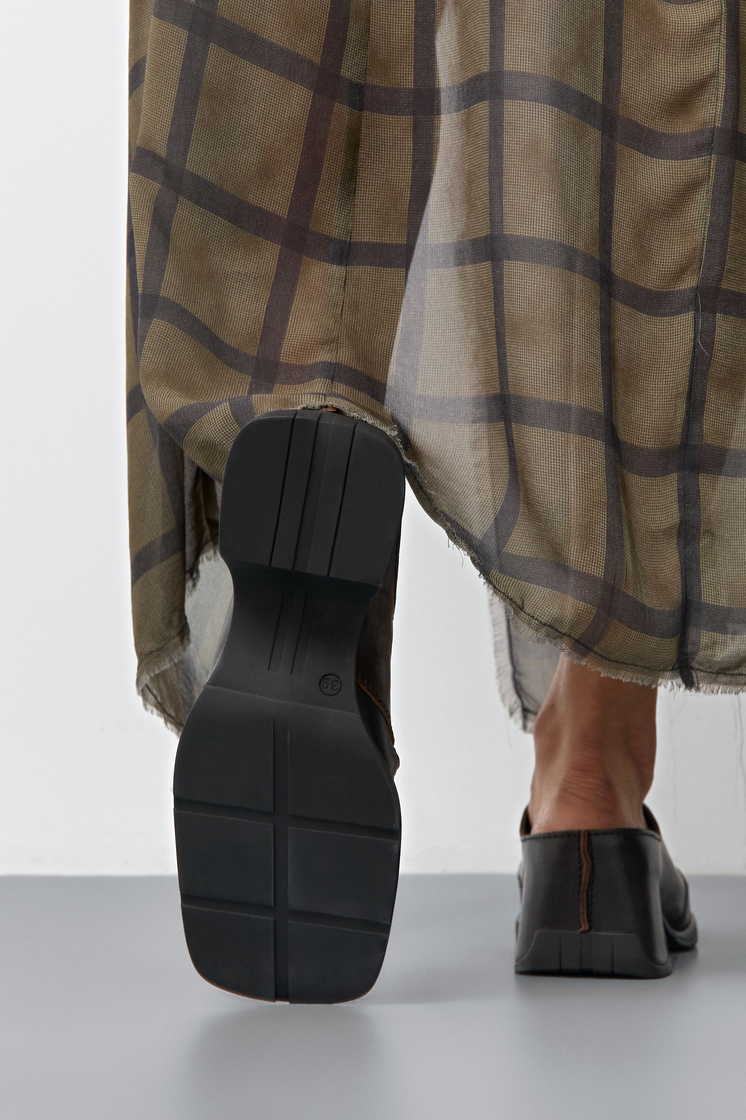 Nira Sandals - Brown Brush Off Leather | Miista