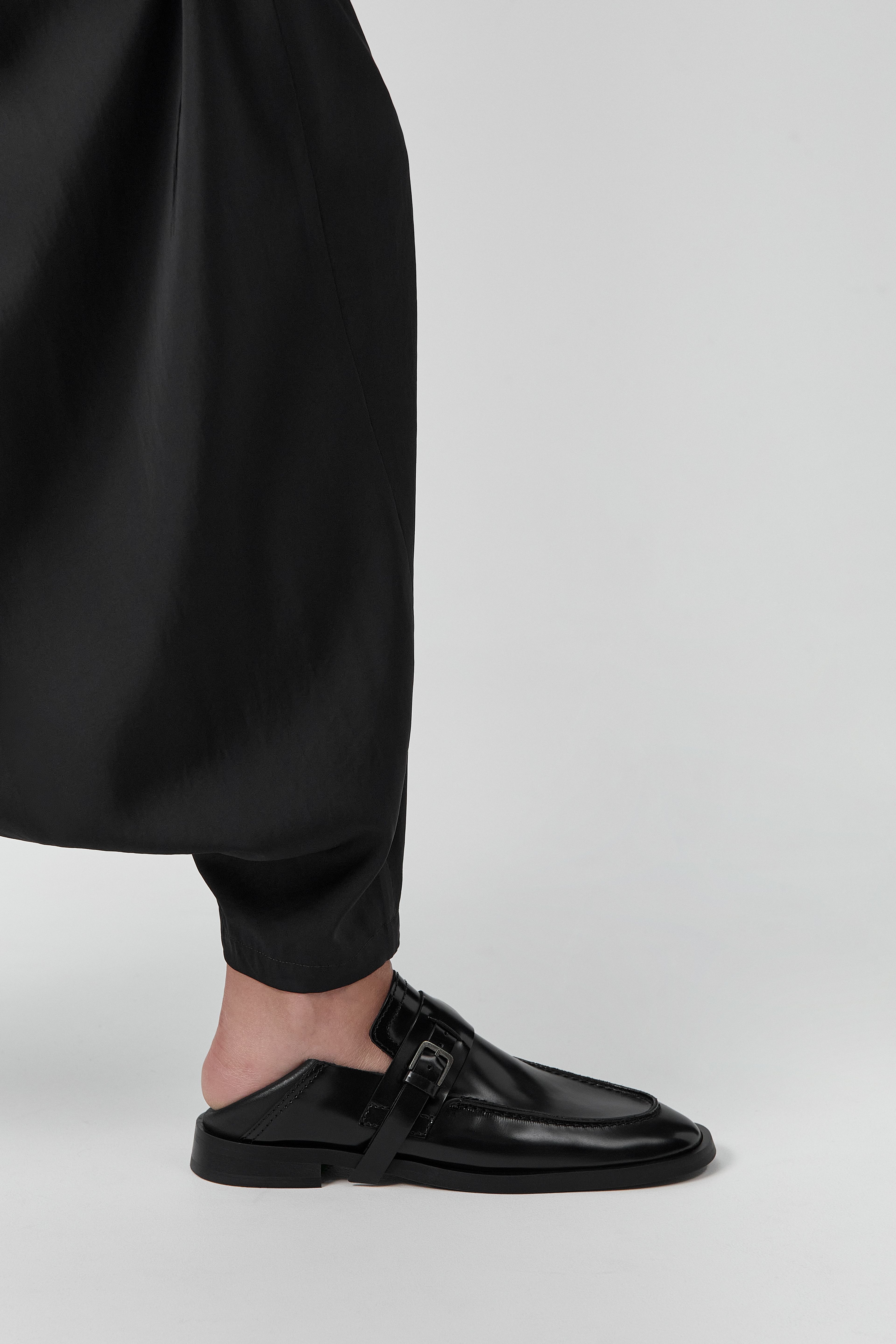 Els Mules  - Black Leather | Miista | Designed & Handmade in Europe