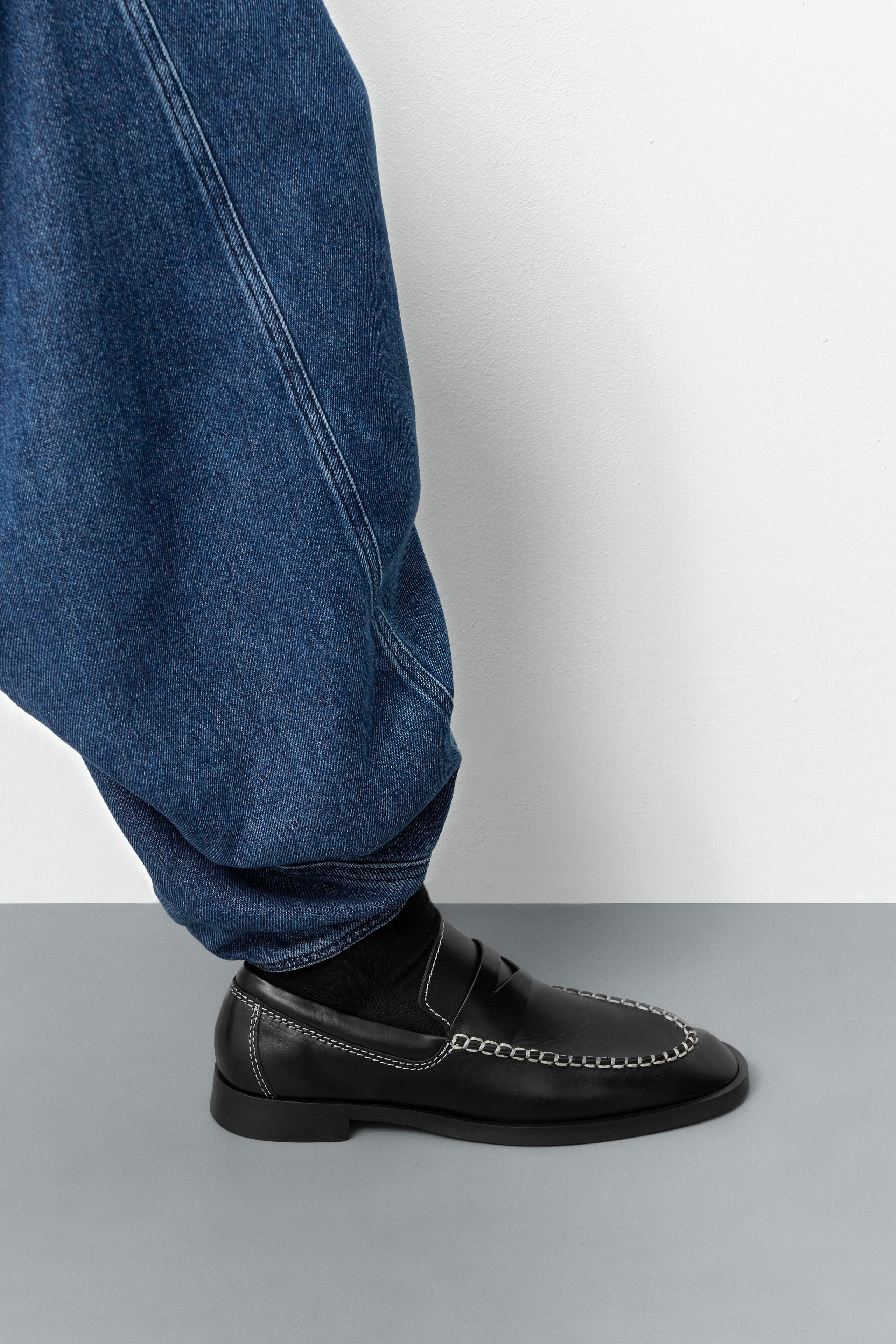 Lucan Loafers - Black Leather White Stitching | Miista