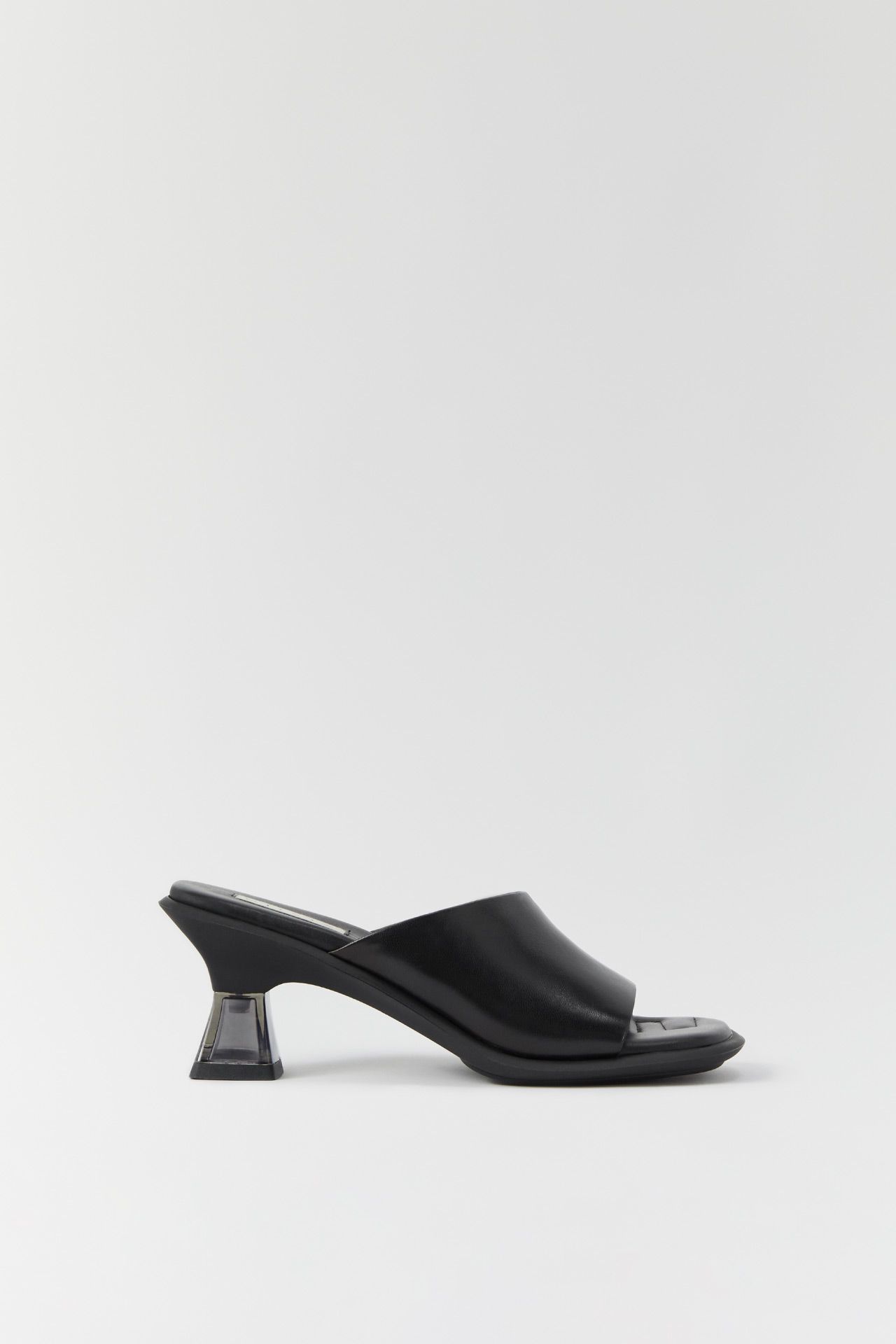 Synthia Black Sandals | Miista