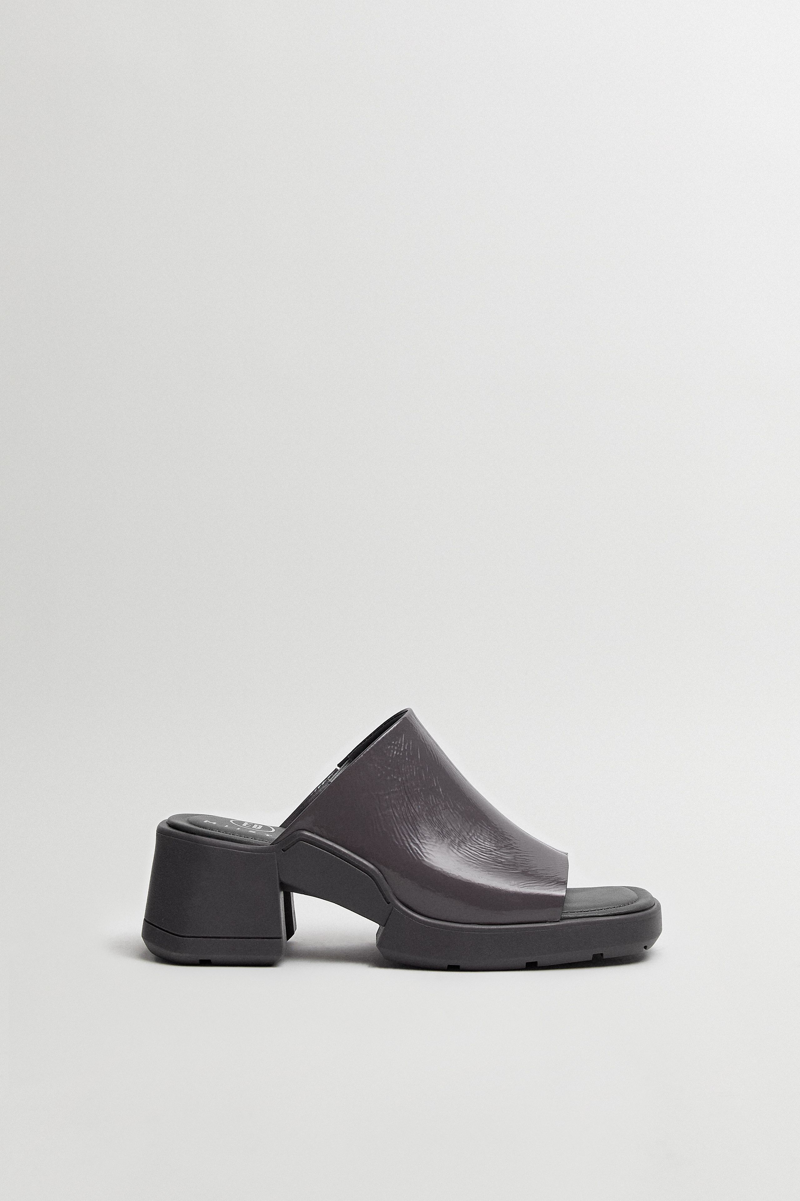 【関税込み】Miista グレー Clarin ヒールサンダル Clarin Dark Grey Mule Sandals | Miista