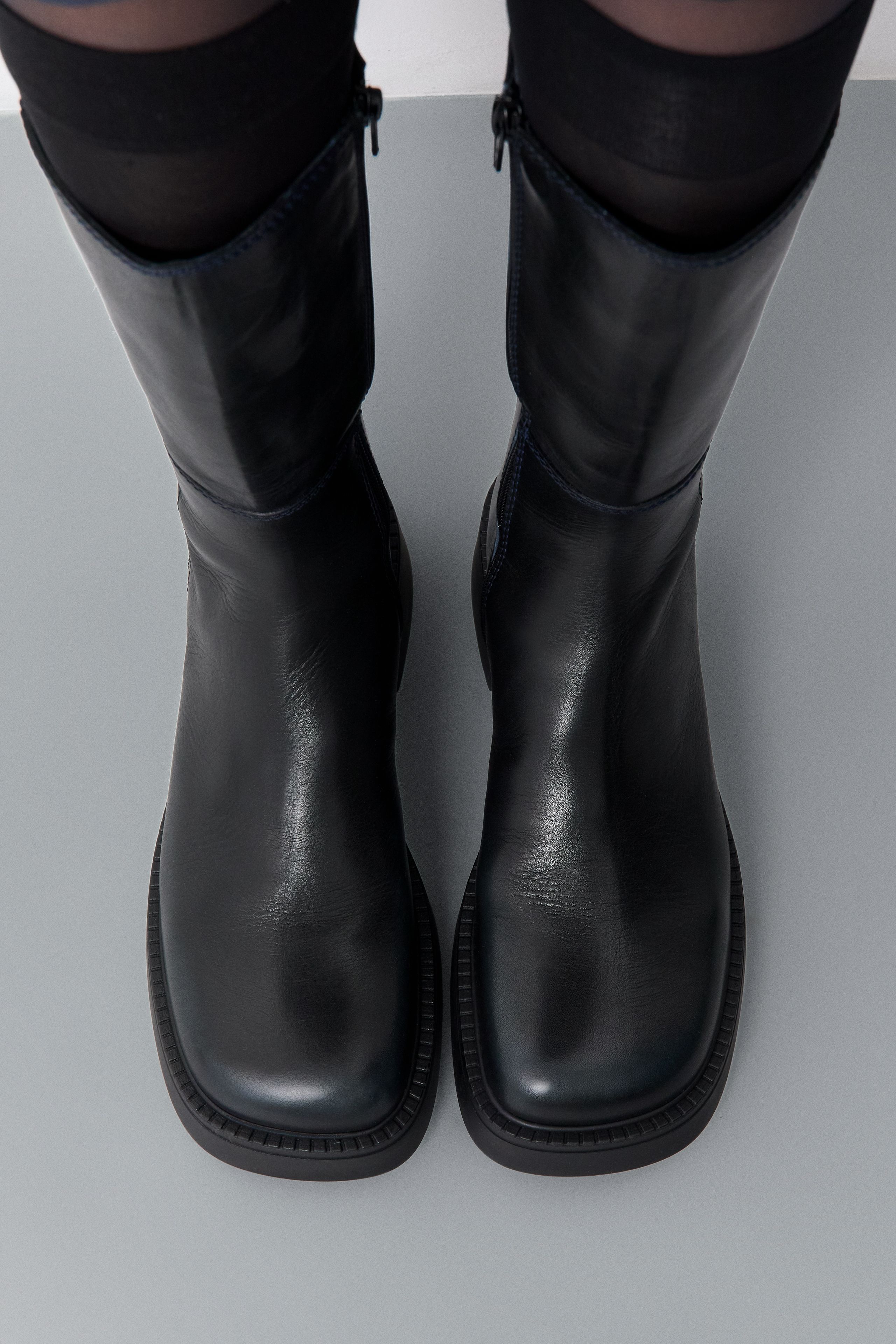 Idoya Boots - Black Navy Brush Off Leather | Miista