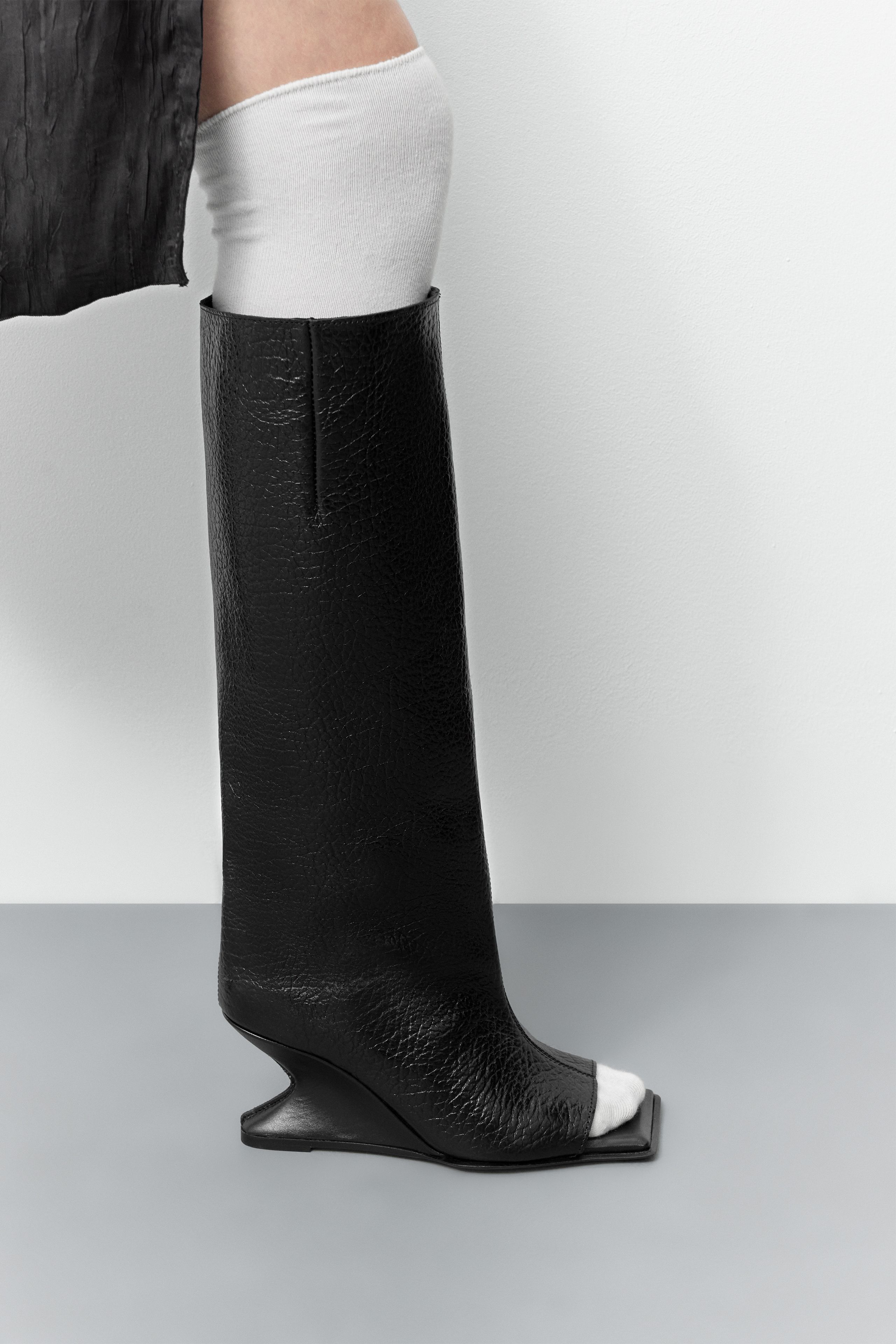 Salima Boots - Black Grainy Leather | Miista