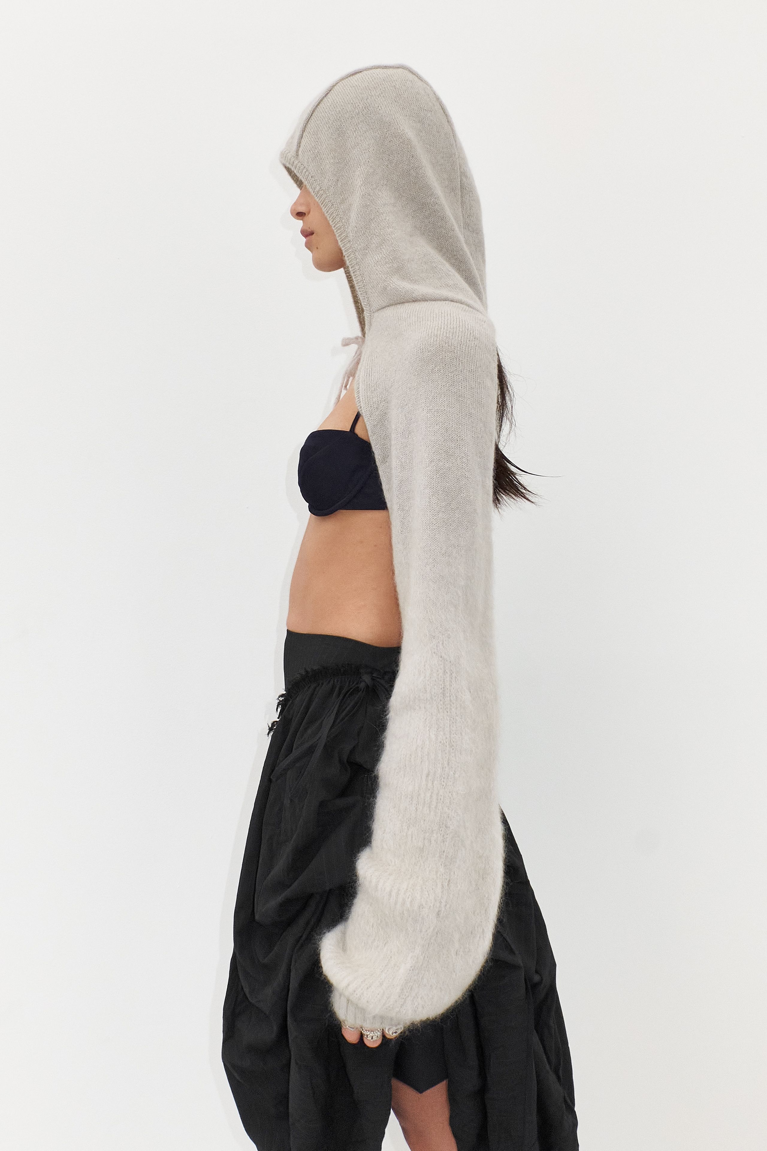 Nivi Sleeves - Pearl Mohair Hooded | Miista