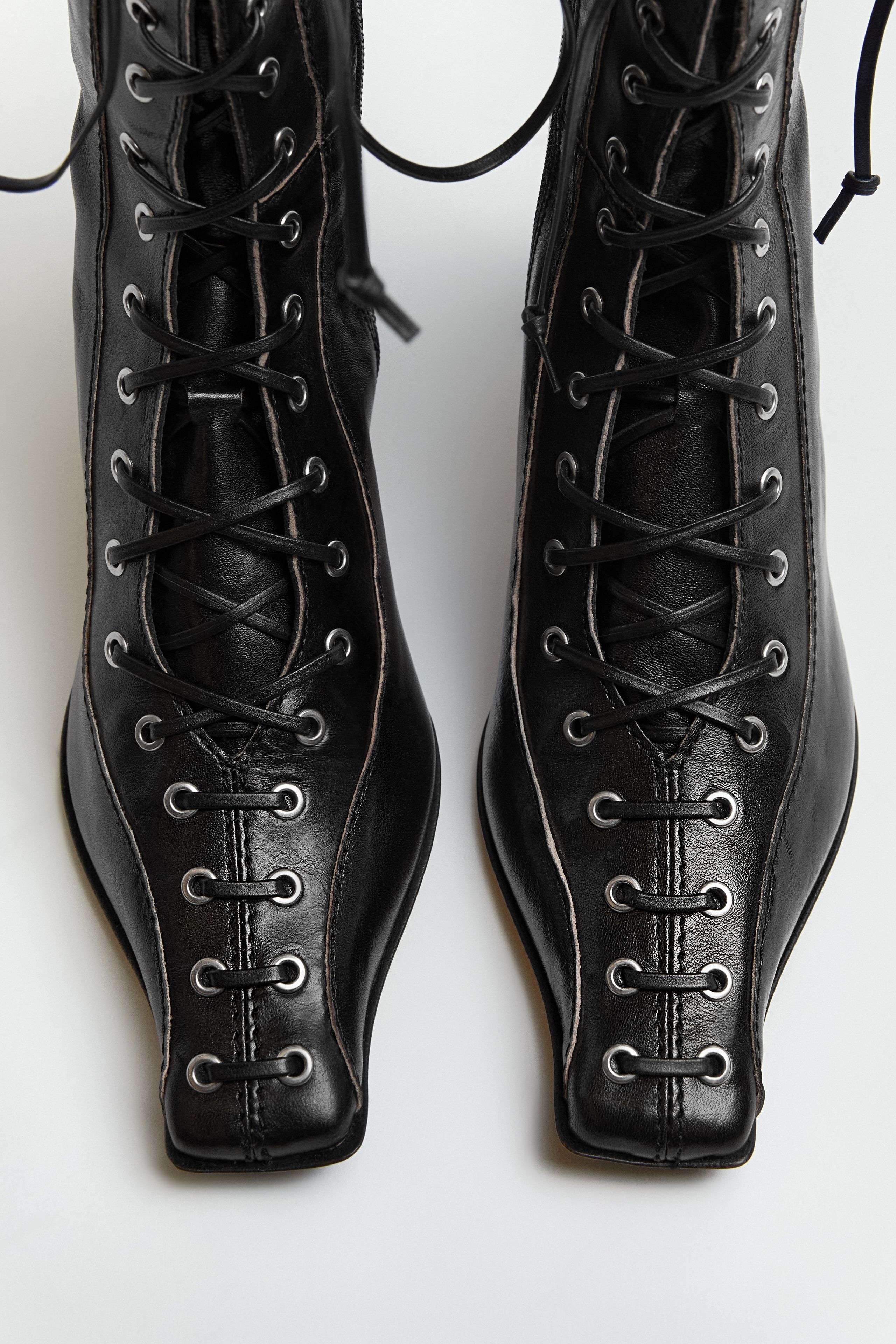 【関税込み】Miista ブラック Emile レースアップブーツ Emile Black Lace Ankle Boots | Miista