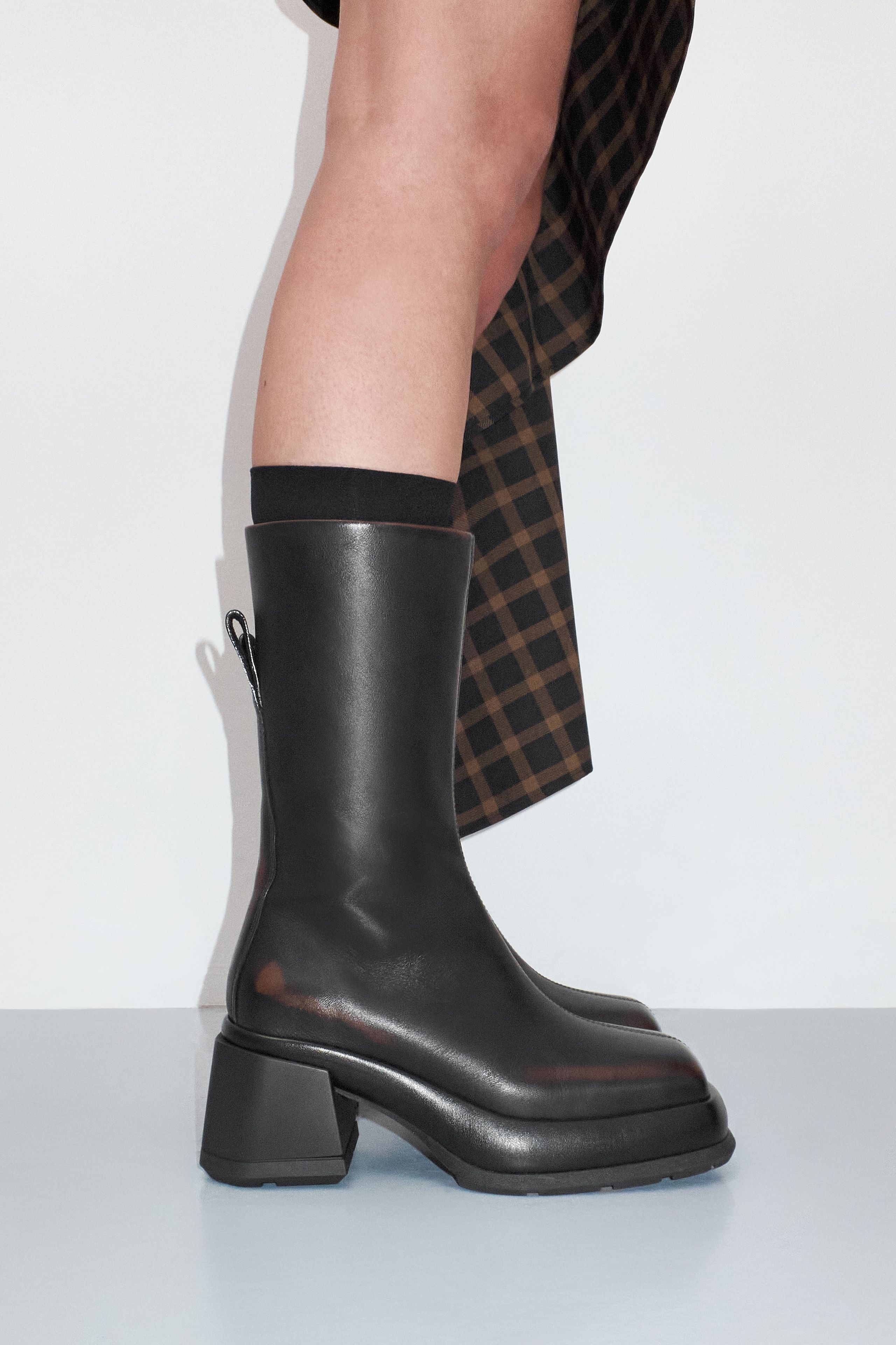 Cassia Black Brown Boots | Miista