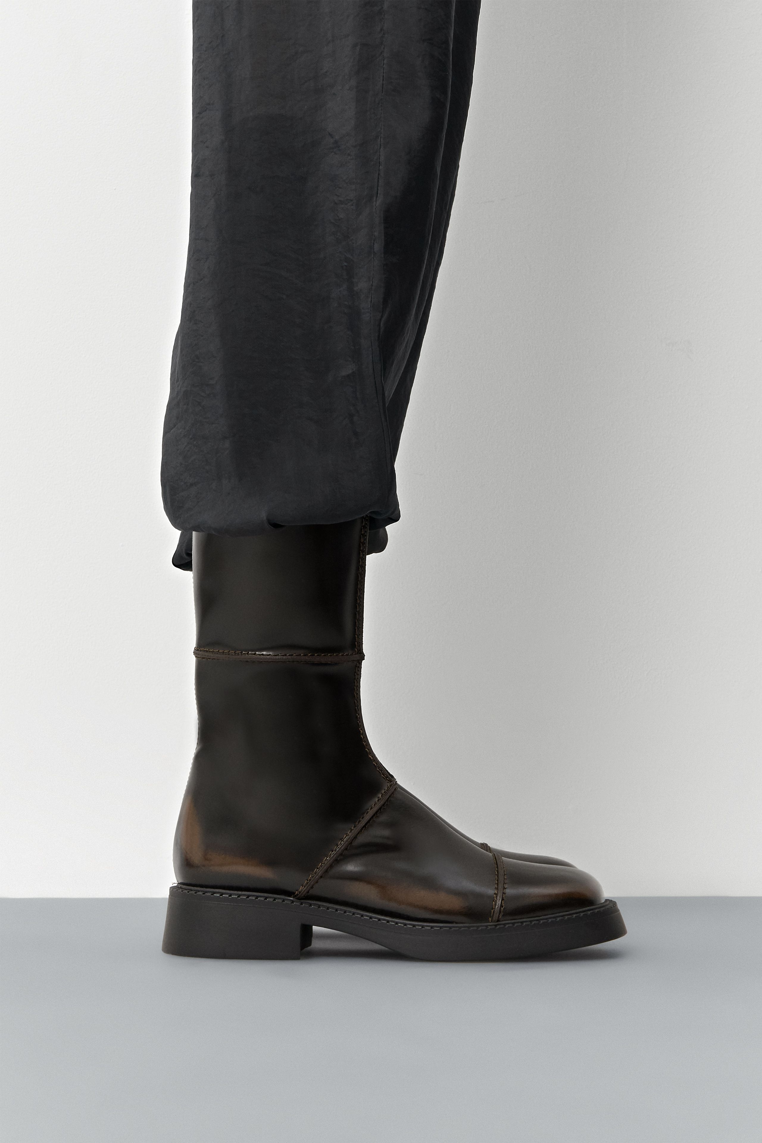 Dahlia Boots - Brown Brush Off Leather | Miista