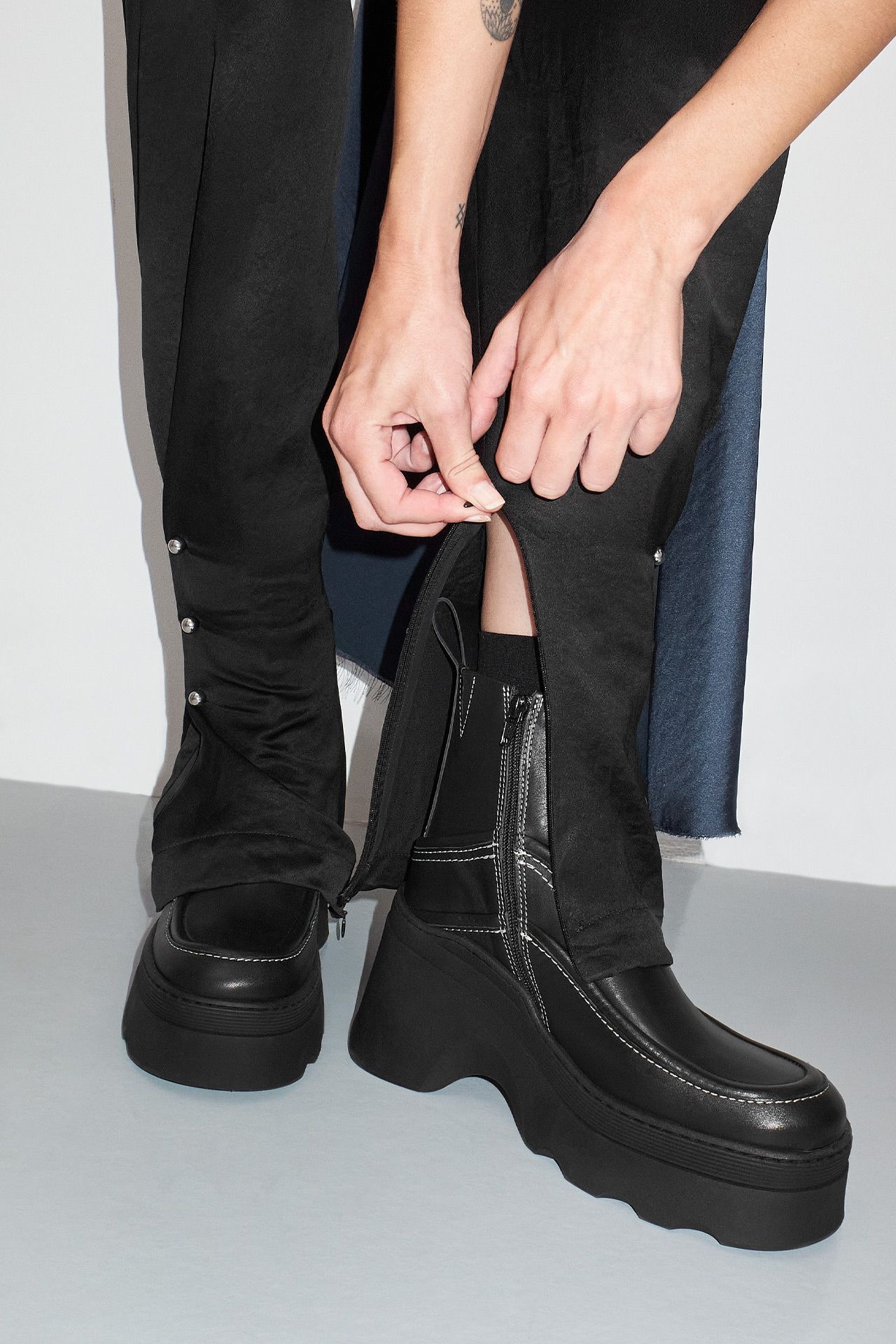 Annelise Black Ankle Boots | Miista