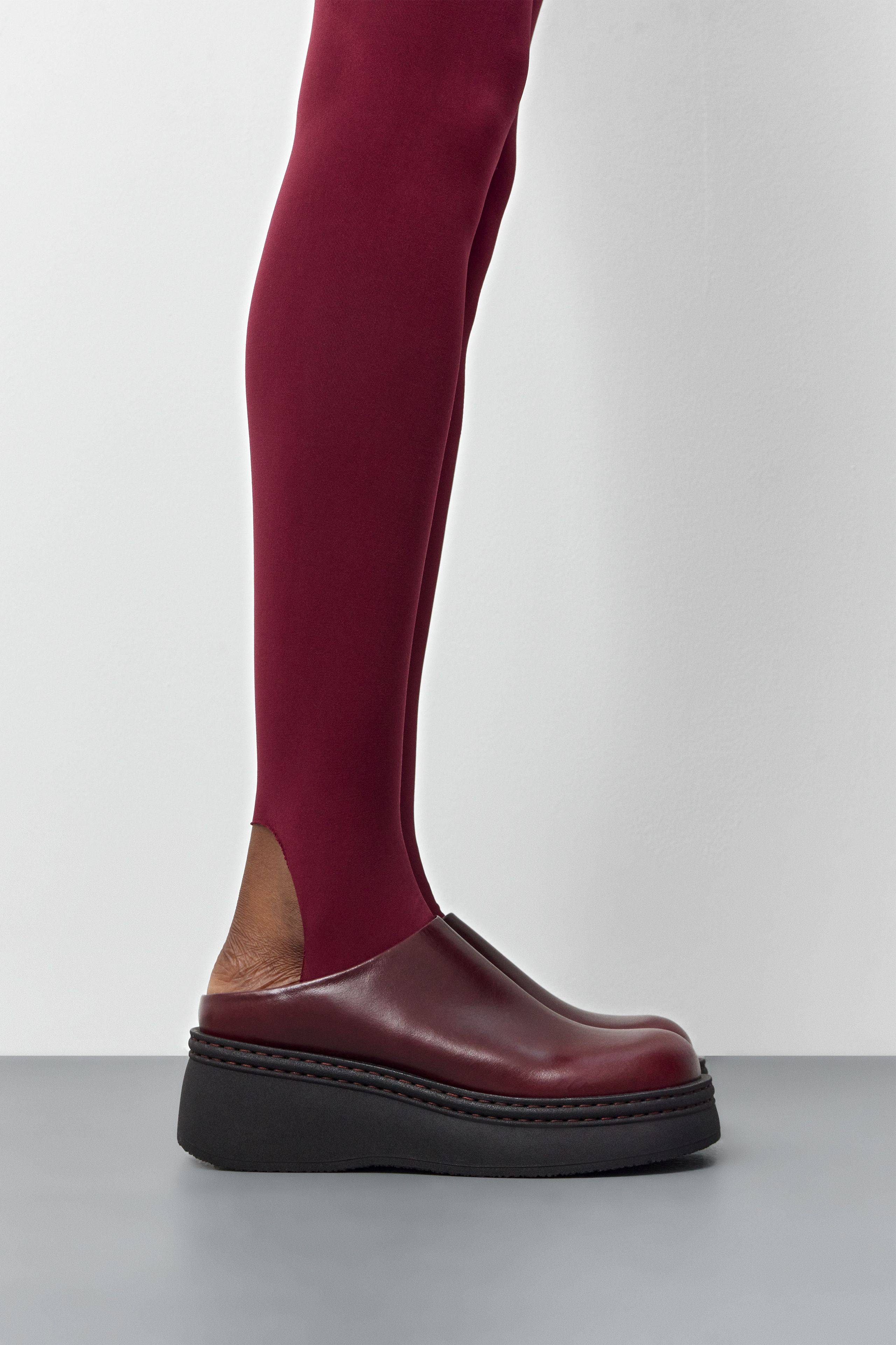 Kristi Mules - Burgundy Shiny Leather | Miista
