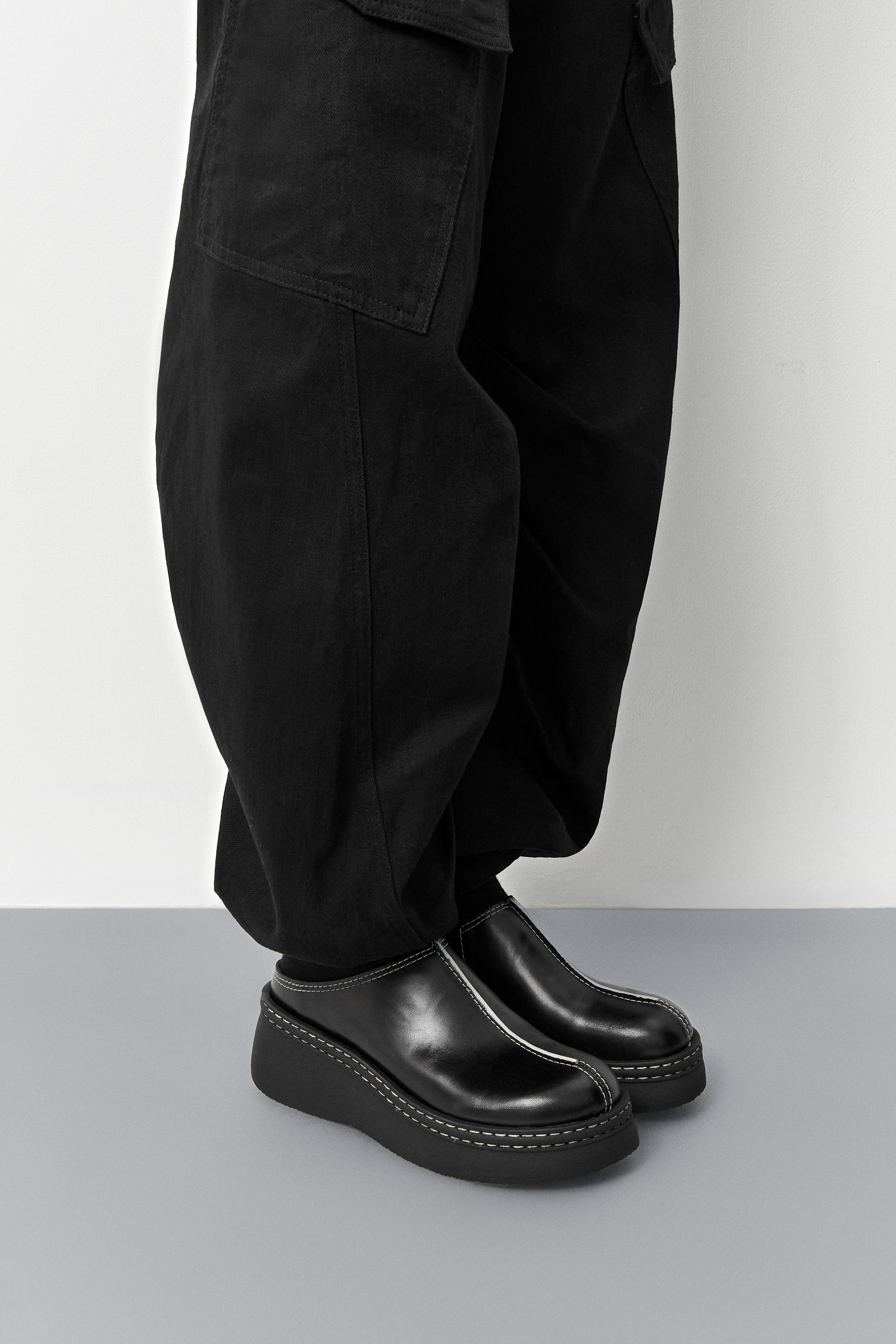 Mego Mules - Black Leather White Stitching | Miista