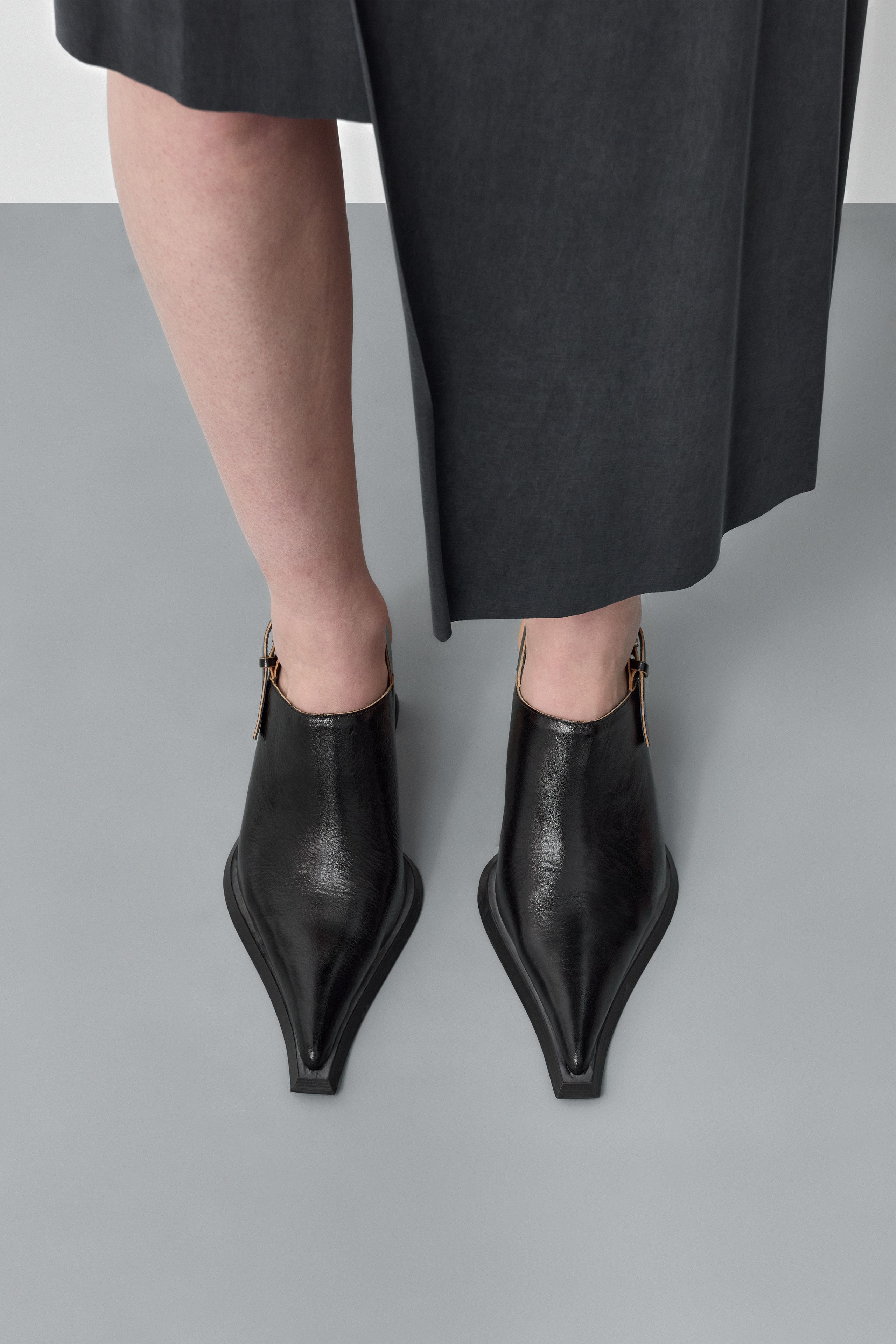 Inma Mules - Black Leather | Miista