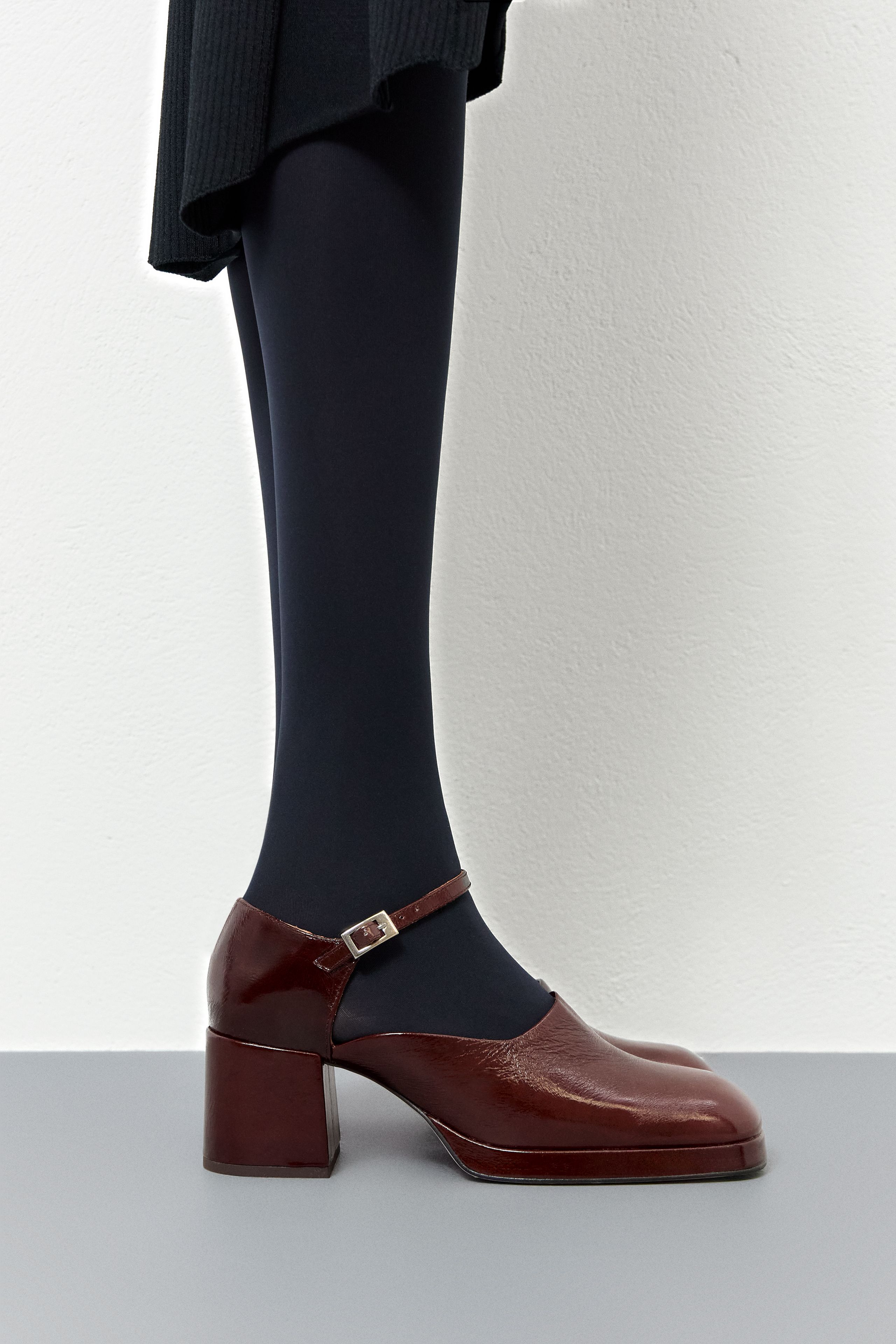 Yara Courts - Brown Crinkled Patent leather | Miista