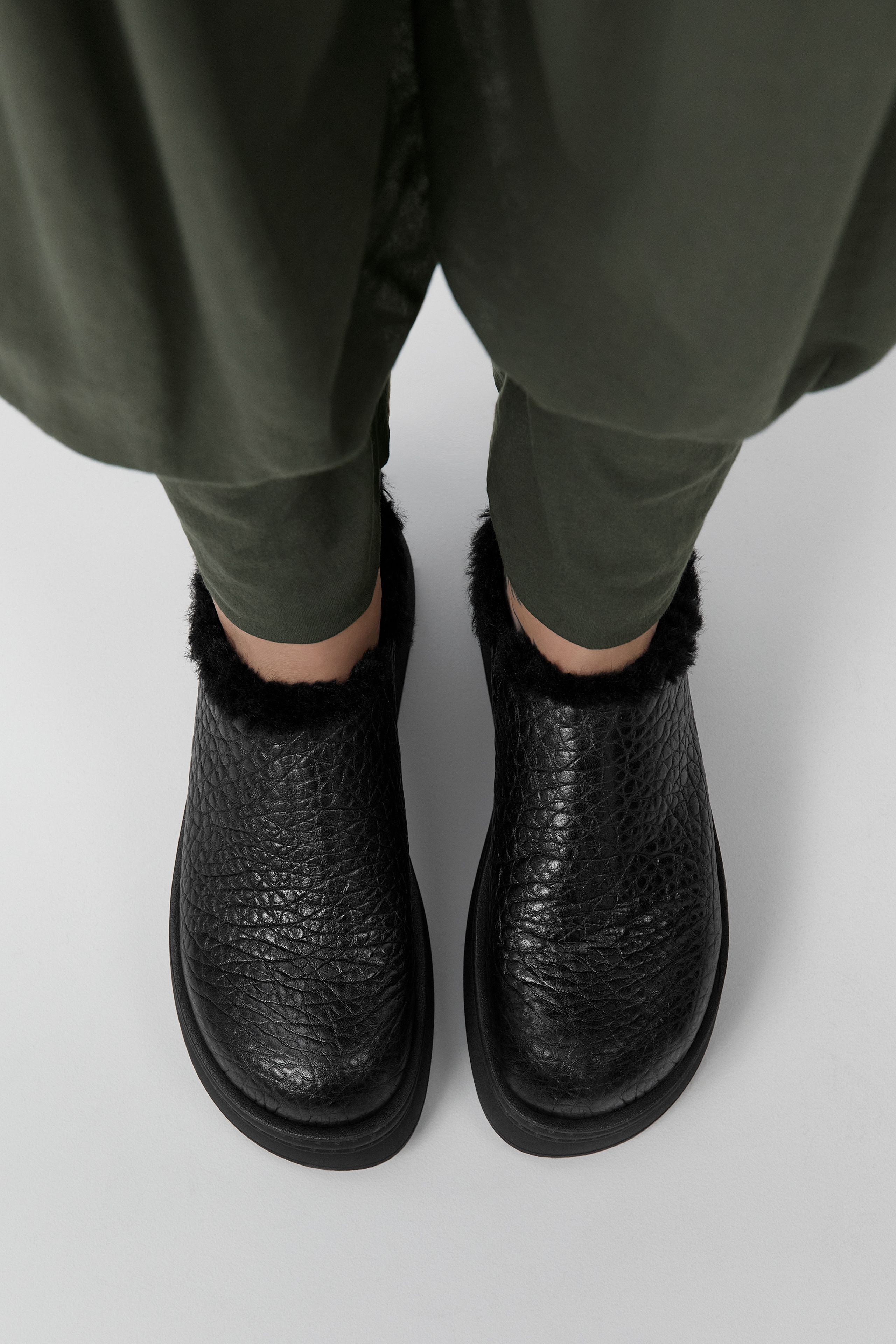 Kristi Mules - Black Leather | Miista