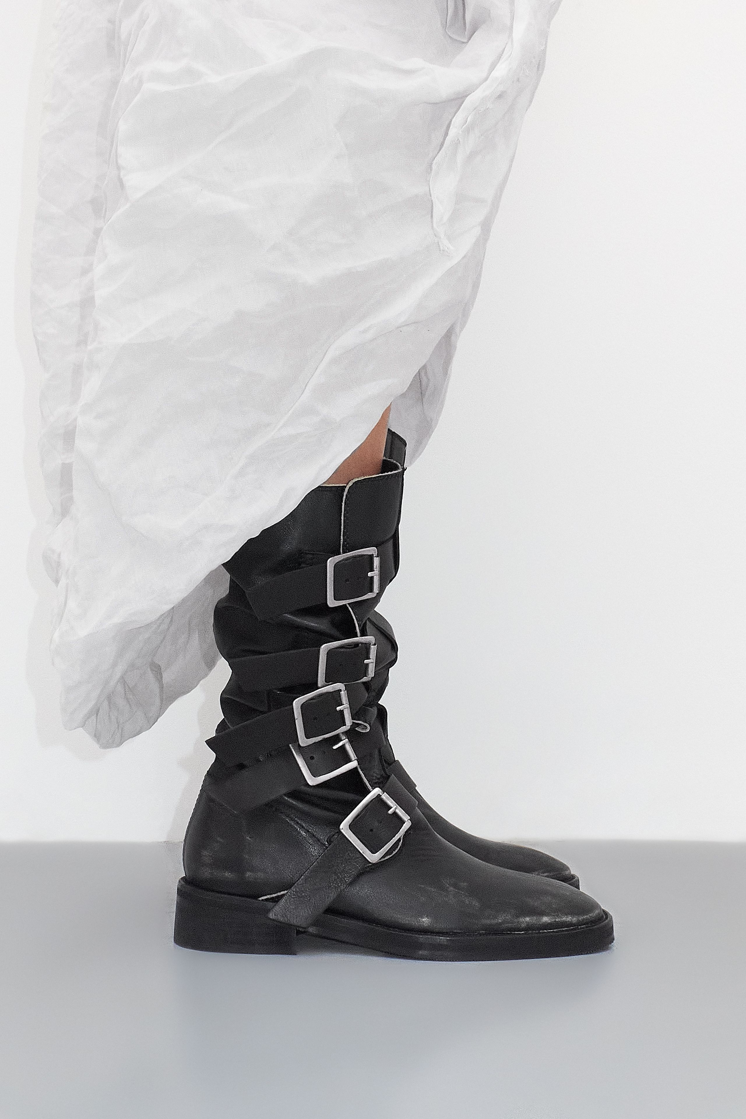 Evie Boots - Black Brush-Off Leather | Miista