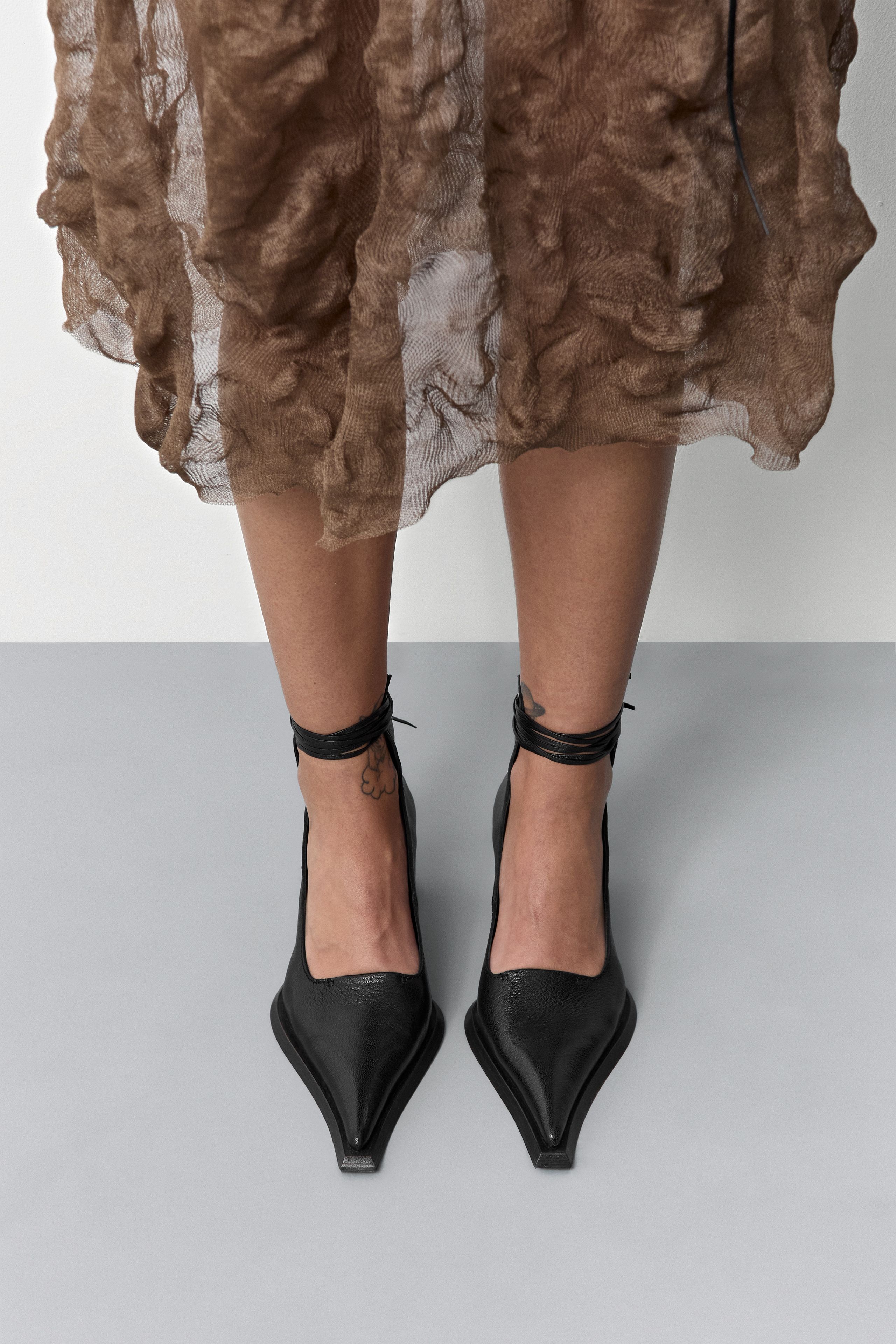 Gauri Courts - Black Leather | Miista
