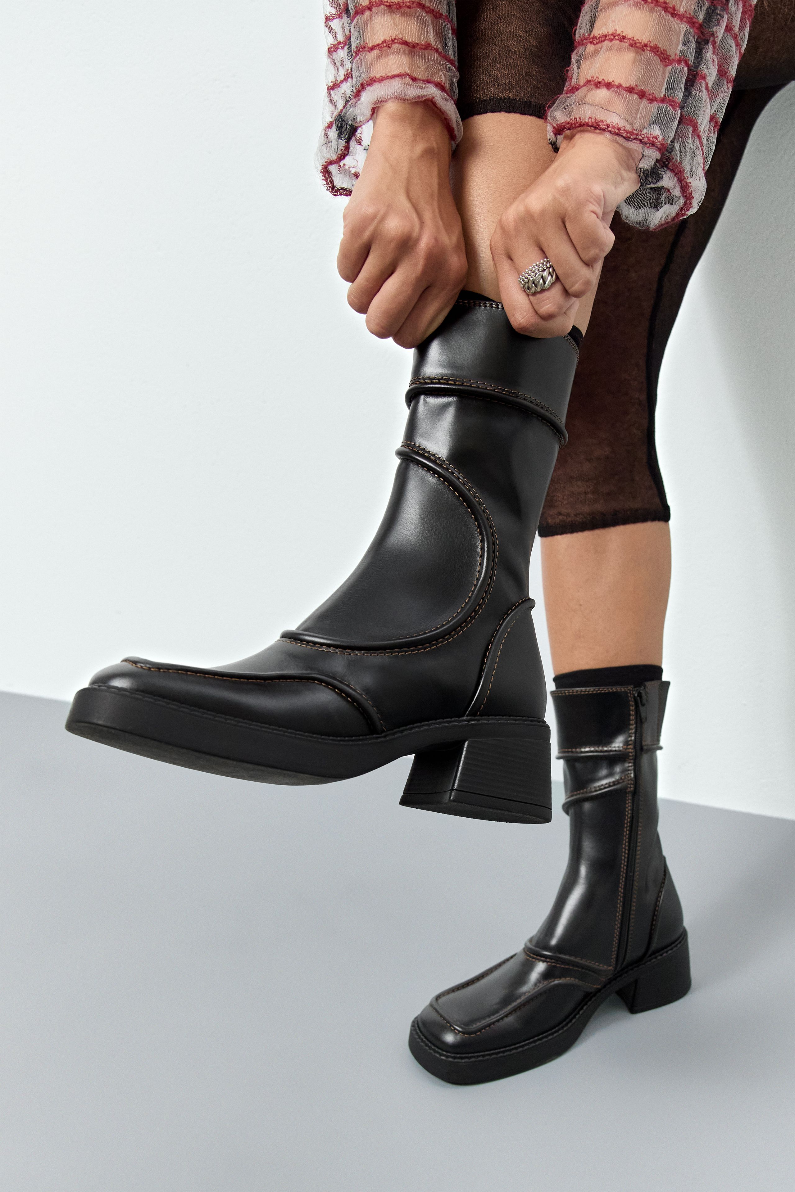 【関税込み】Miista ブラック Malene アンクルブーツ Black Malene Ankle Boots by Miista on Sale