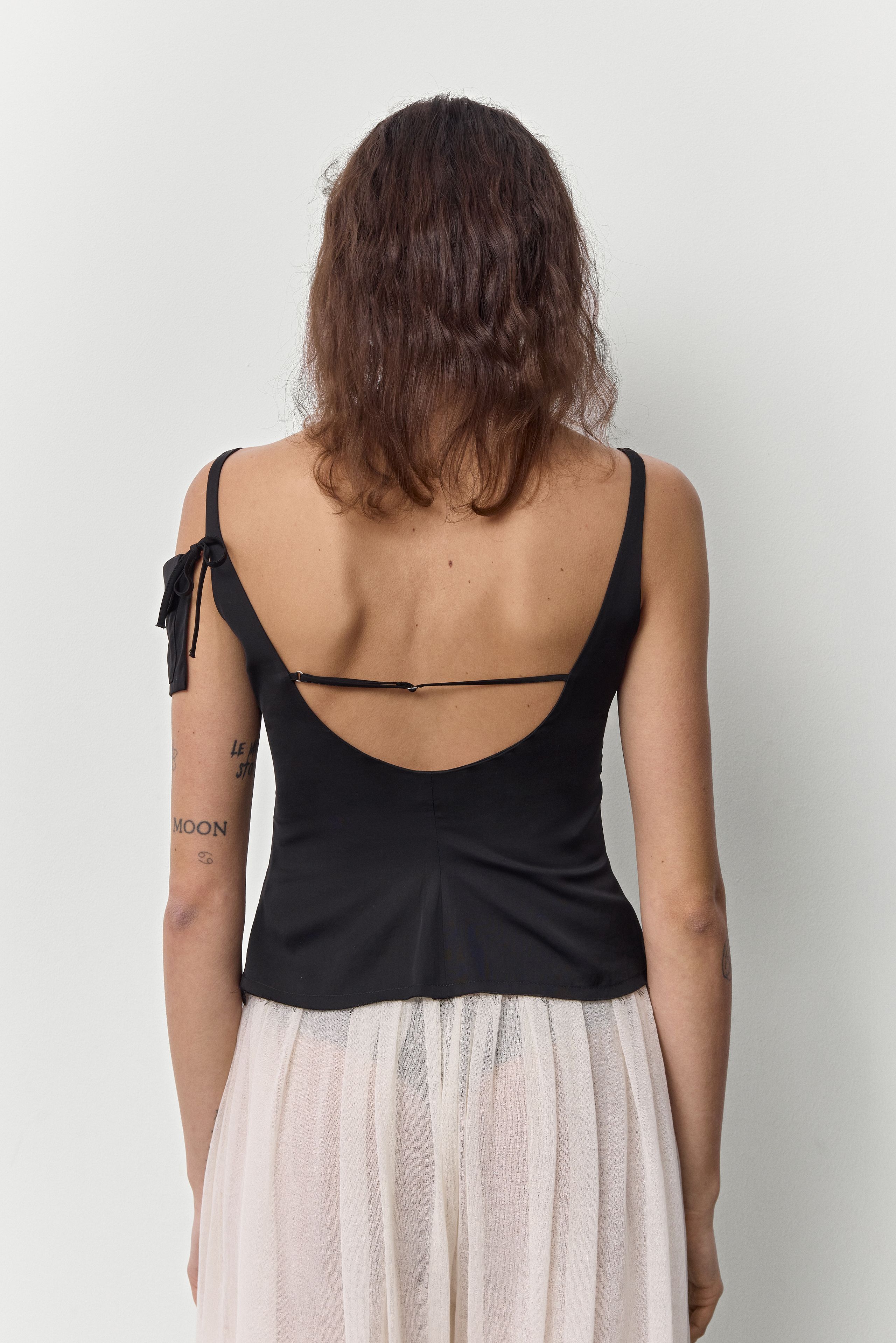 Blazie Top - Black Satin | Miista