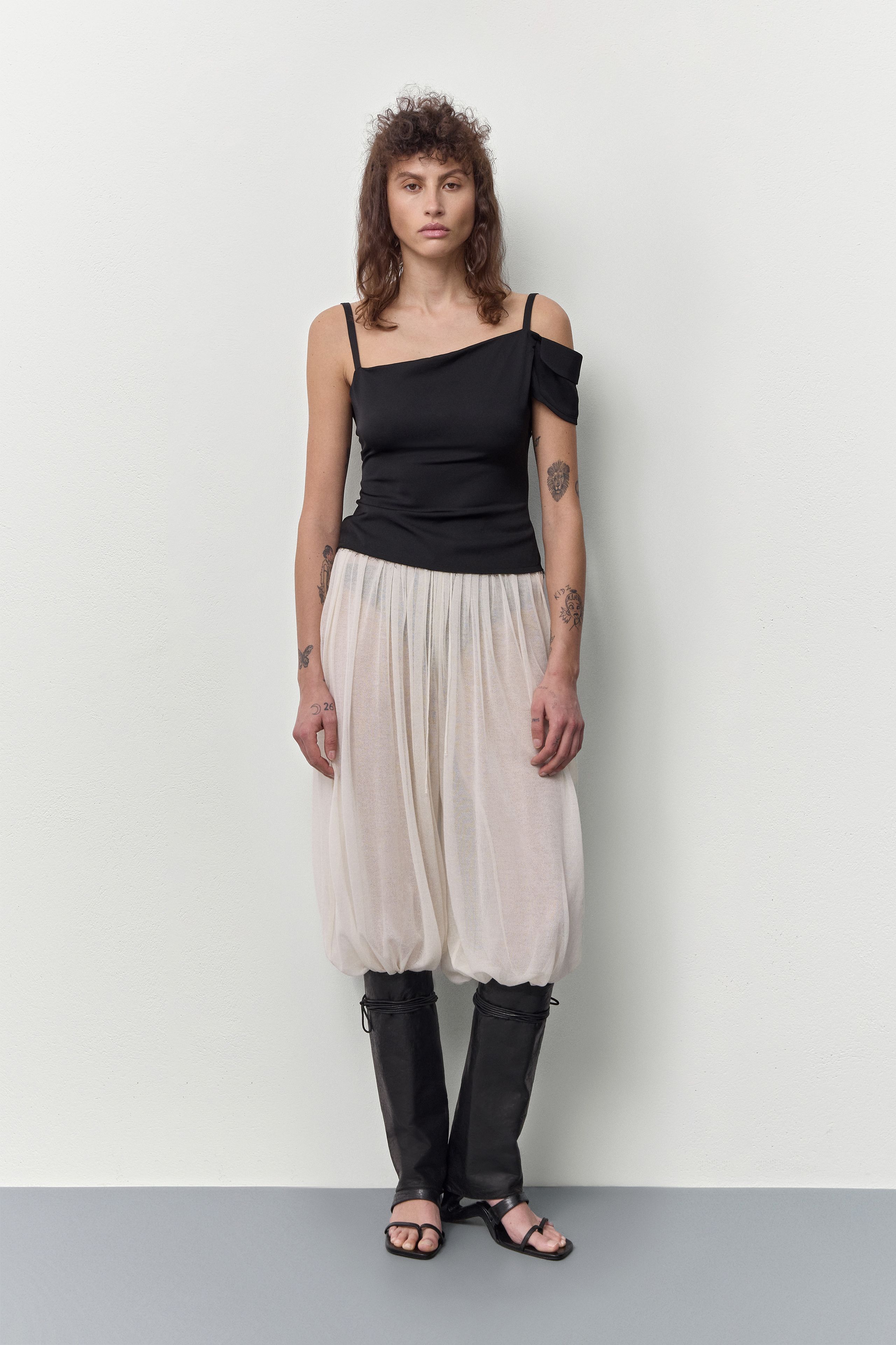 Samia Leg Warmer - Black Textured Leather | Miista
