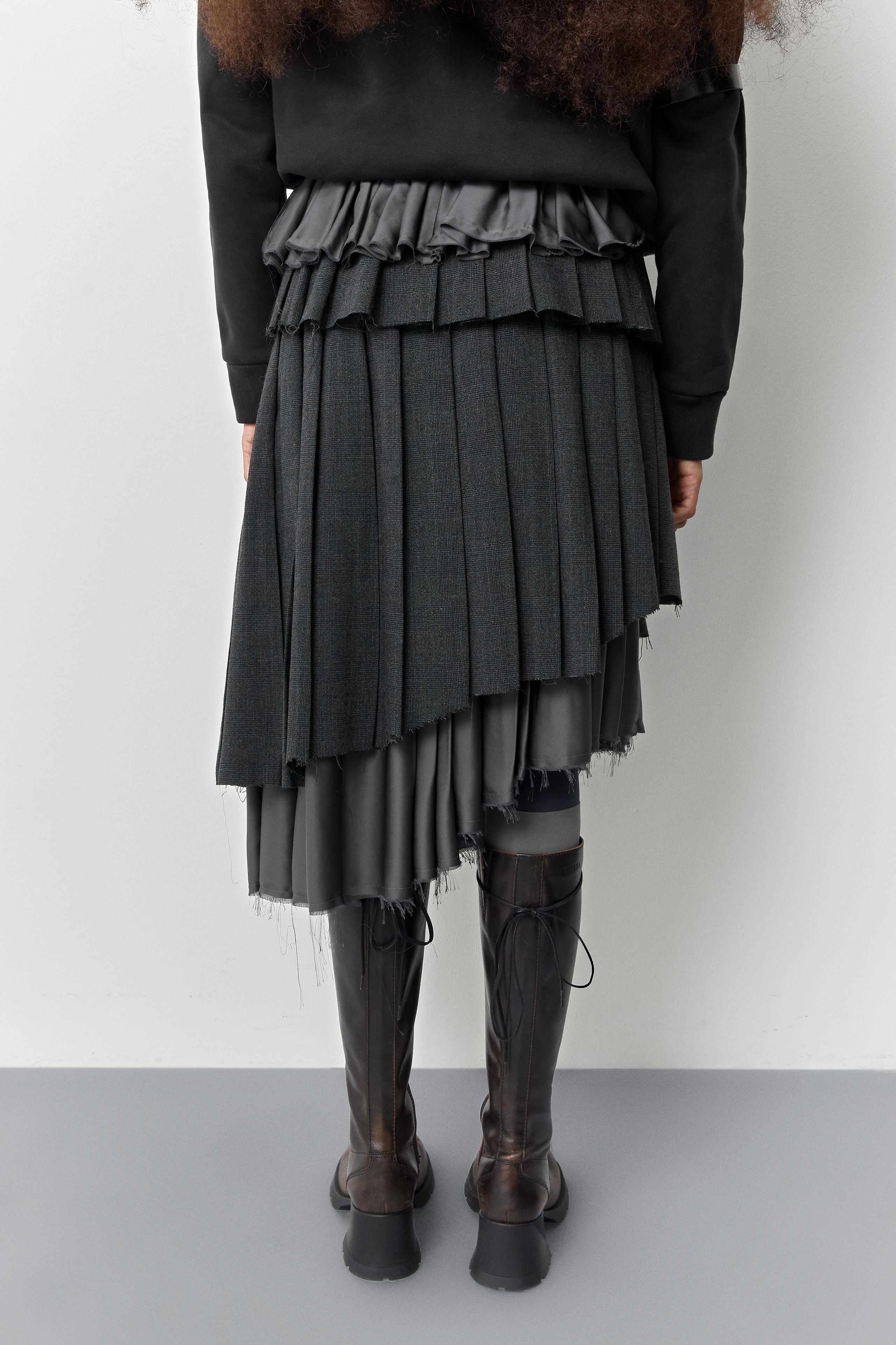 Magde Skirt - Grey Pleated Check | Miista