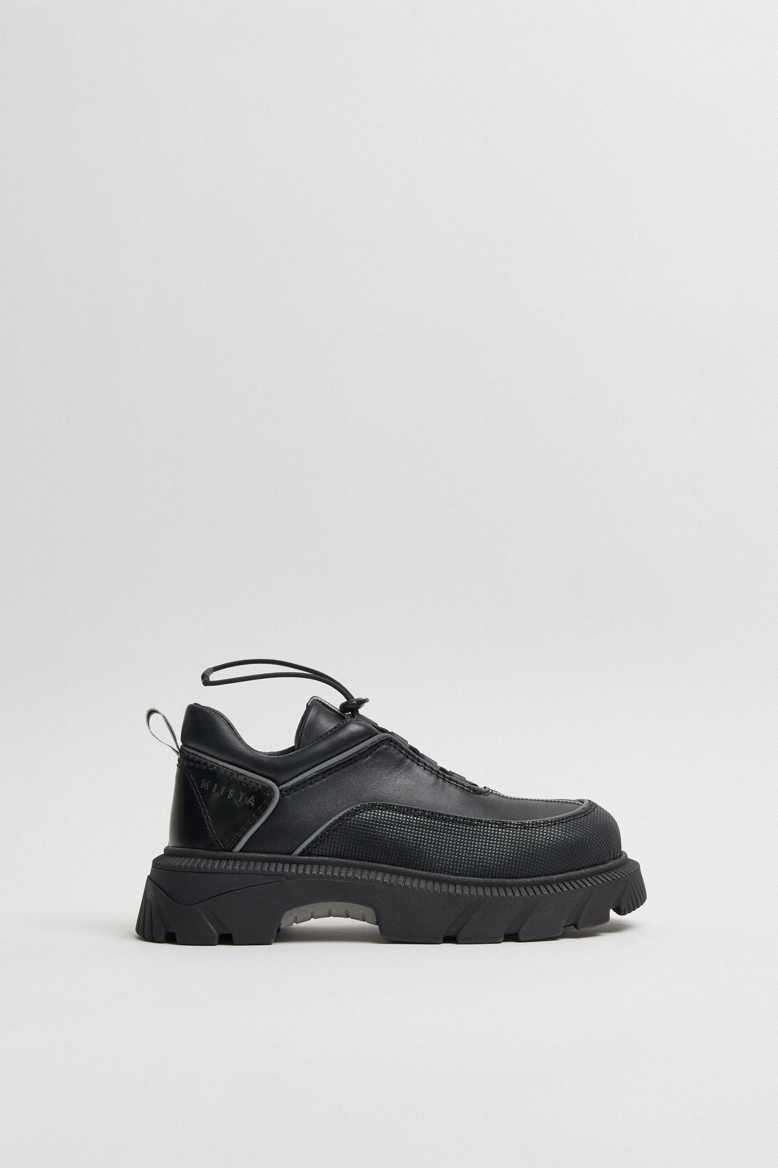Valle Brogues - Black Leather | Miista