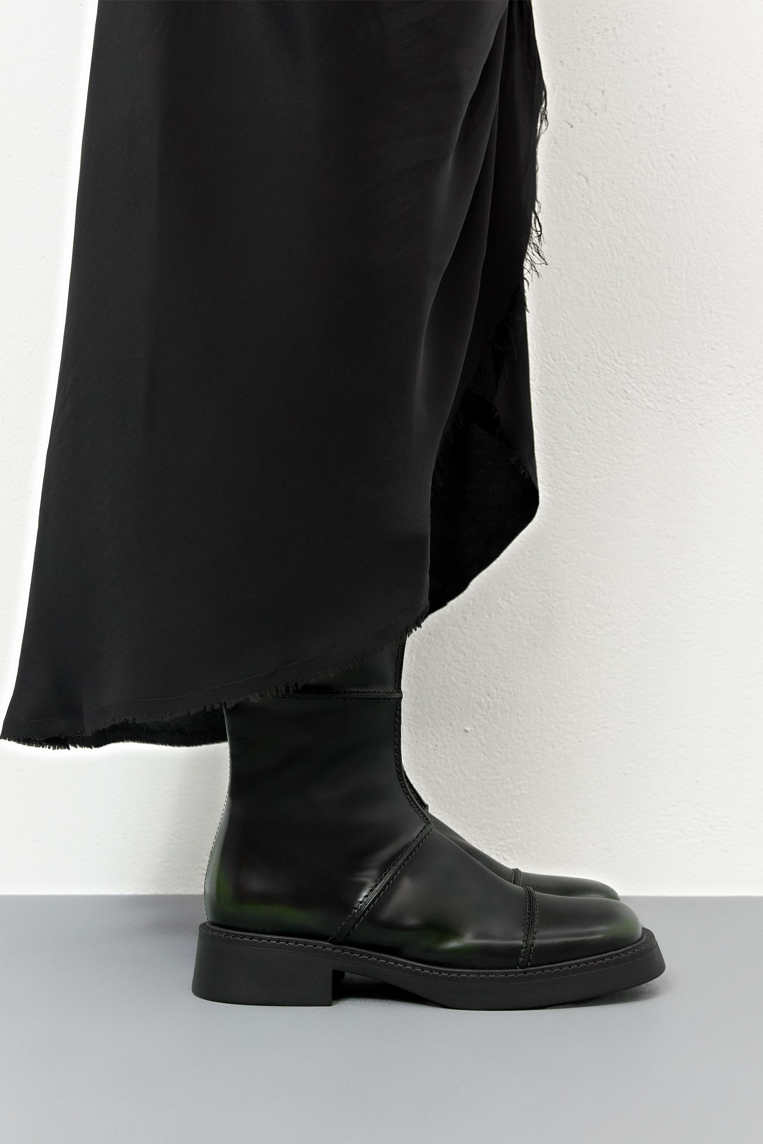 Dahlia Boots - Black Khaki Brush Off Leather | Miista