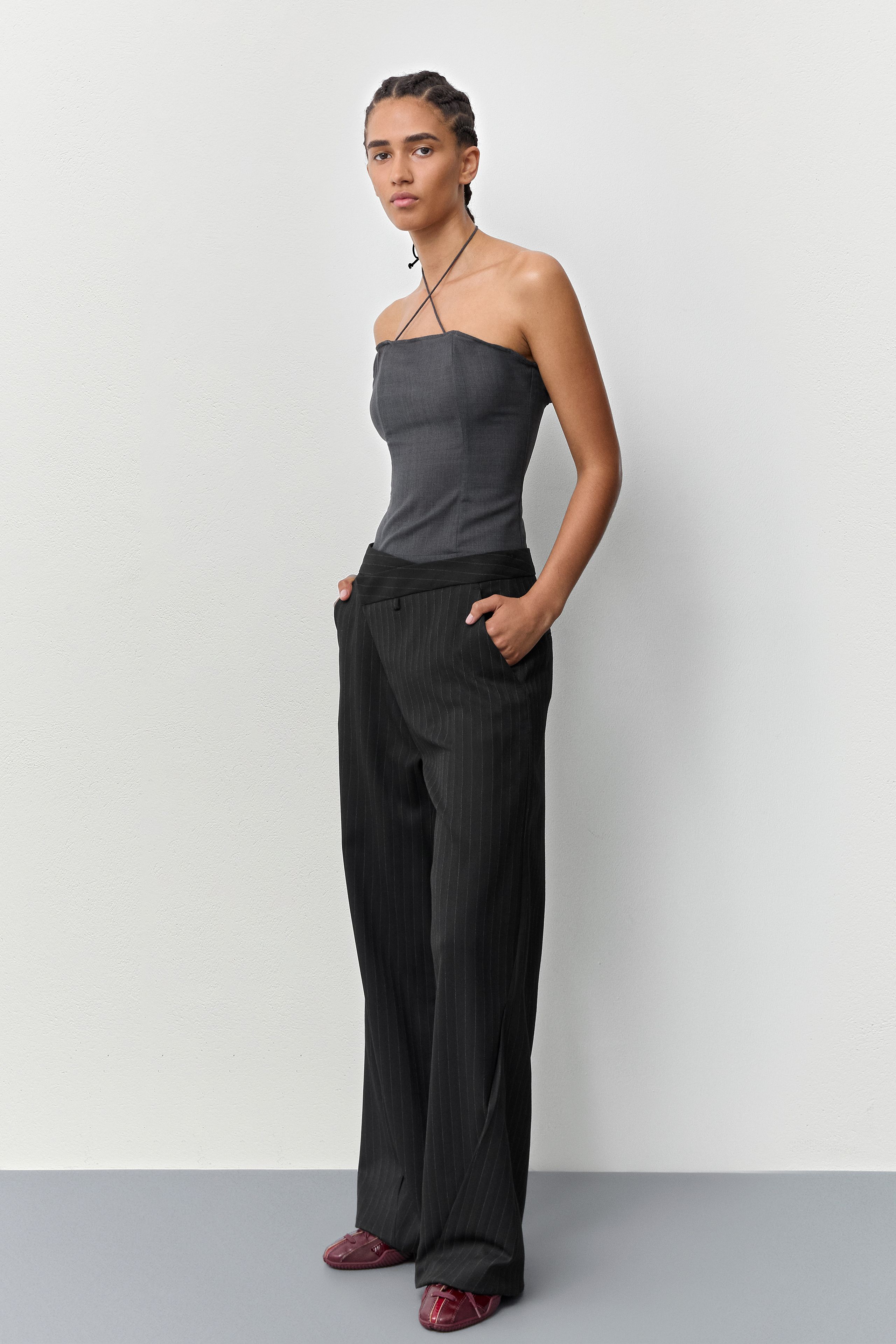 Metis Trousers - Black Pinstriped | Miista