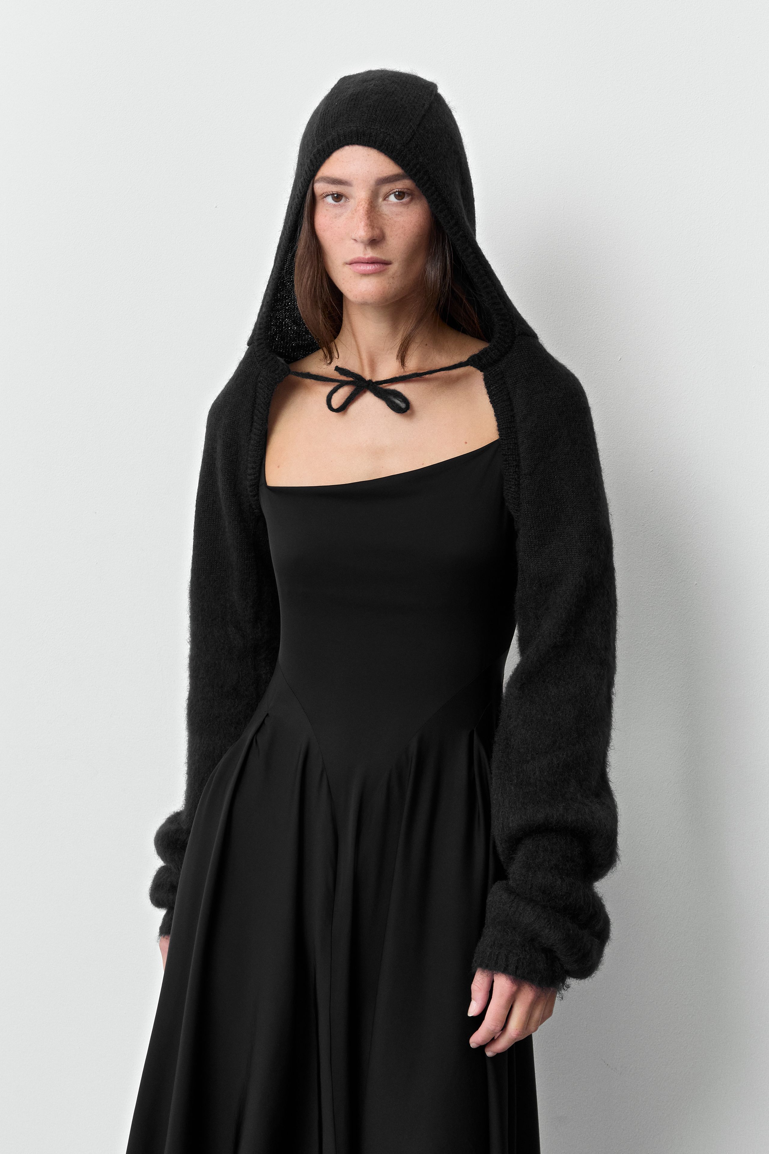 Nivi Sleeves - Black Mohair Blend | Miista