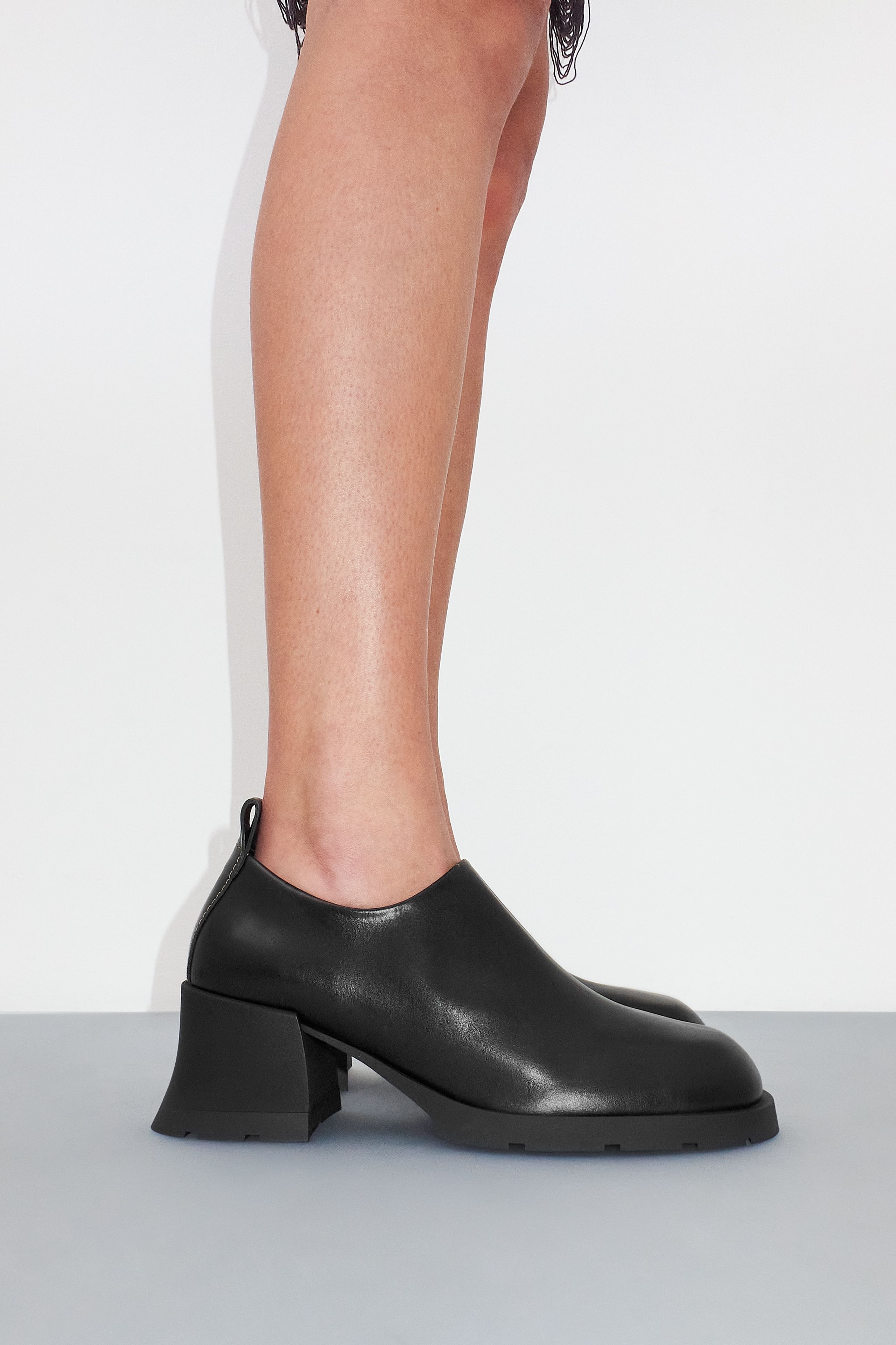 Henar Brogues - Black Leather | Miista