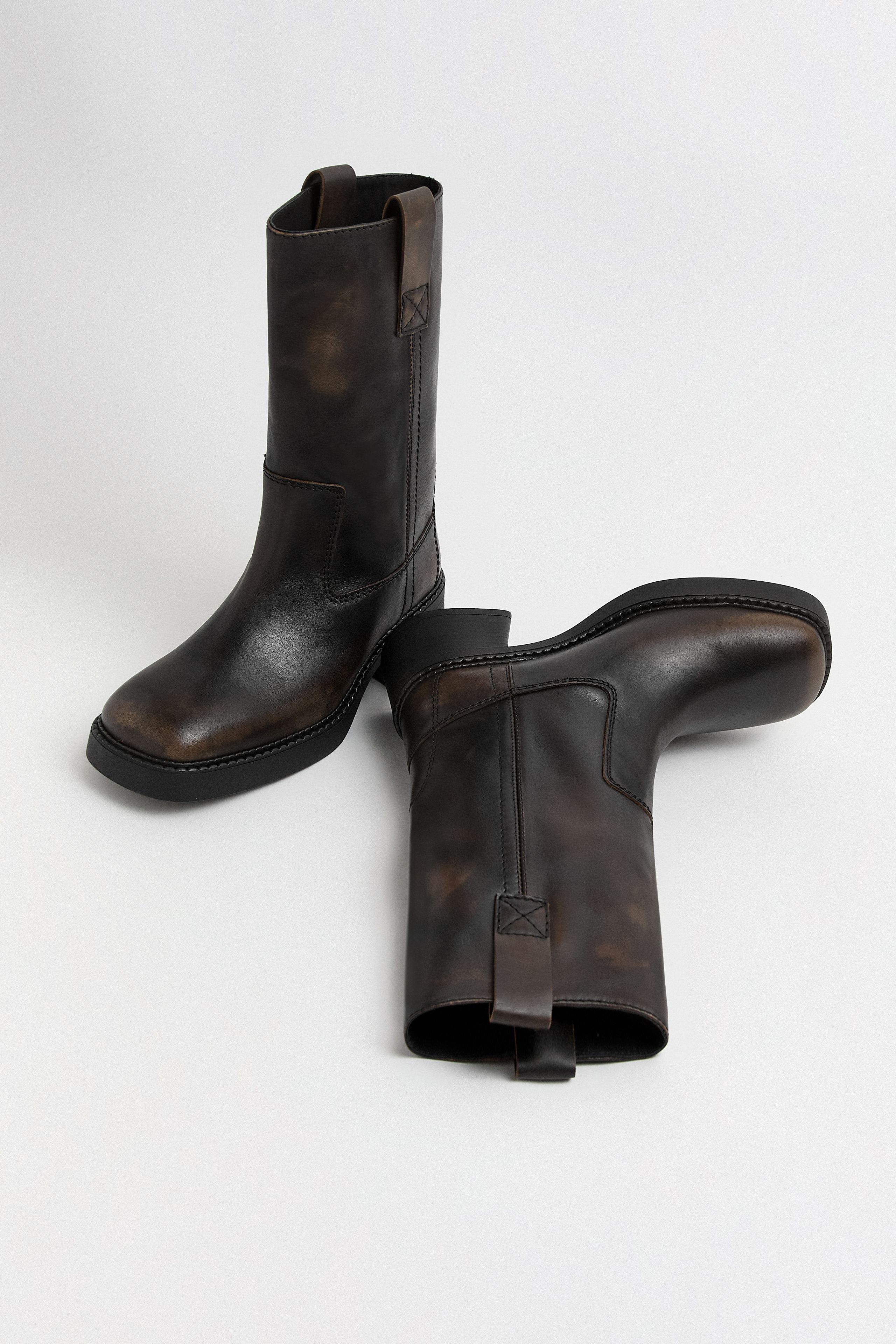 Inaya Boots - Brown Brush Off Leather | Miista
