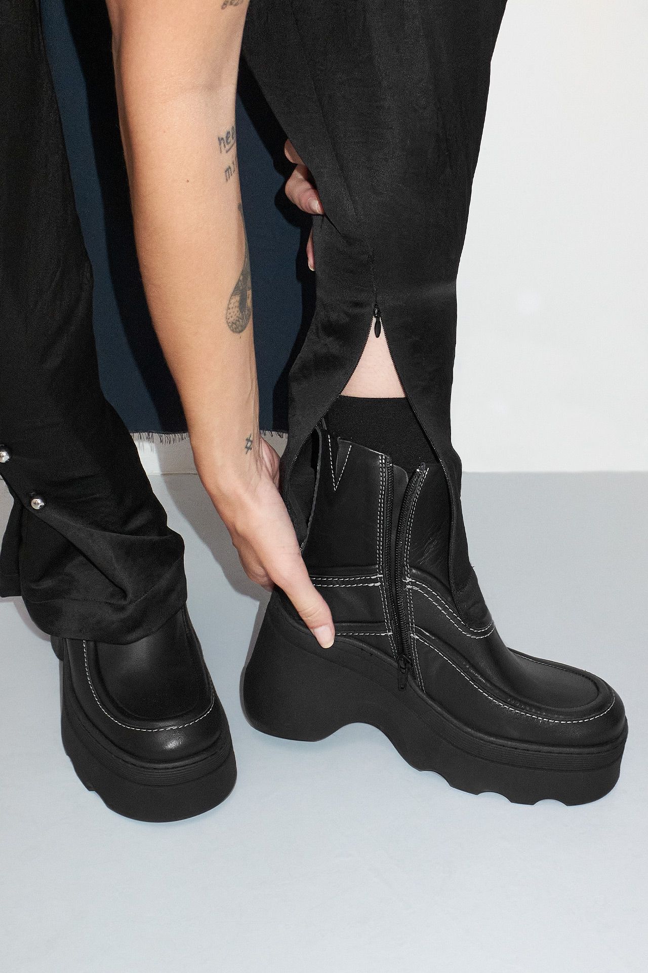 Annelise Black Ankle Boots | Miista