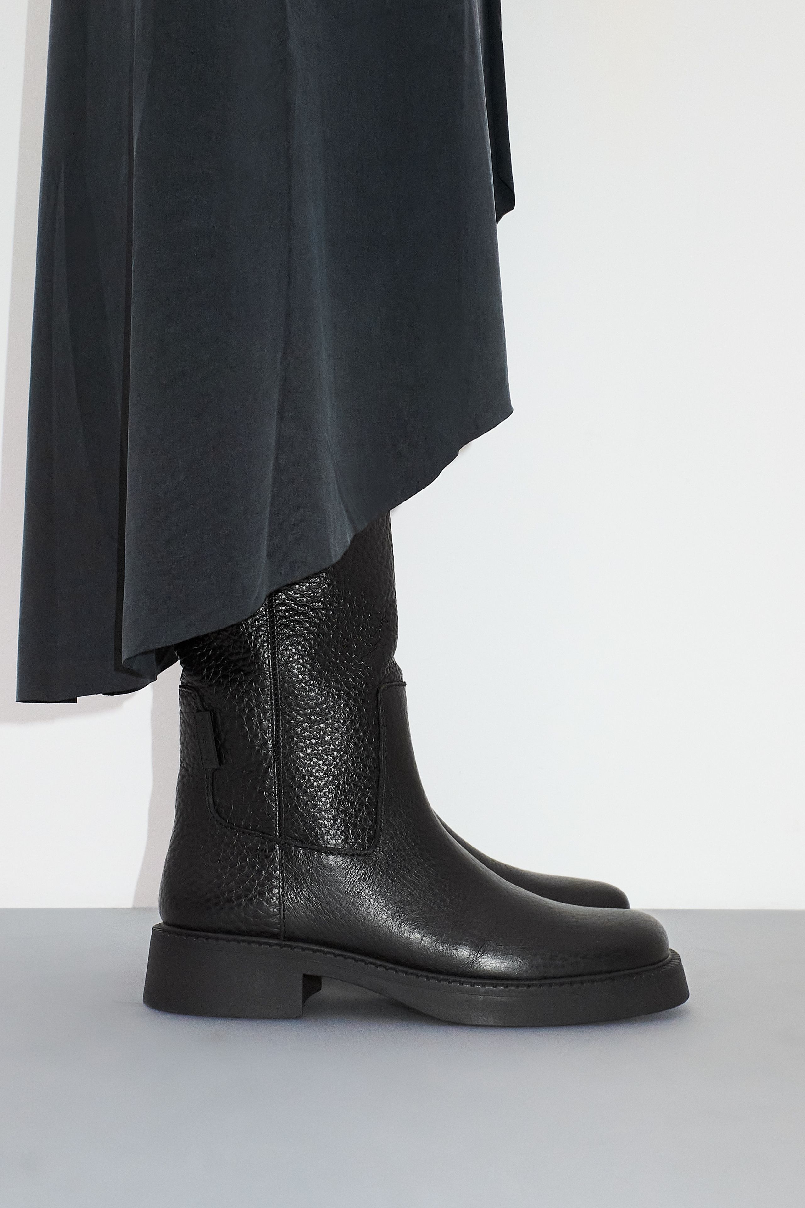 Aron Boots - Black Grainy Leather | Miista