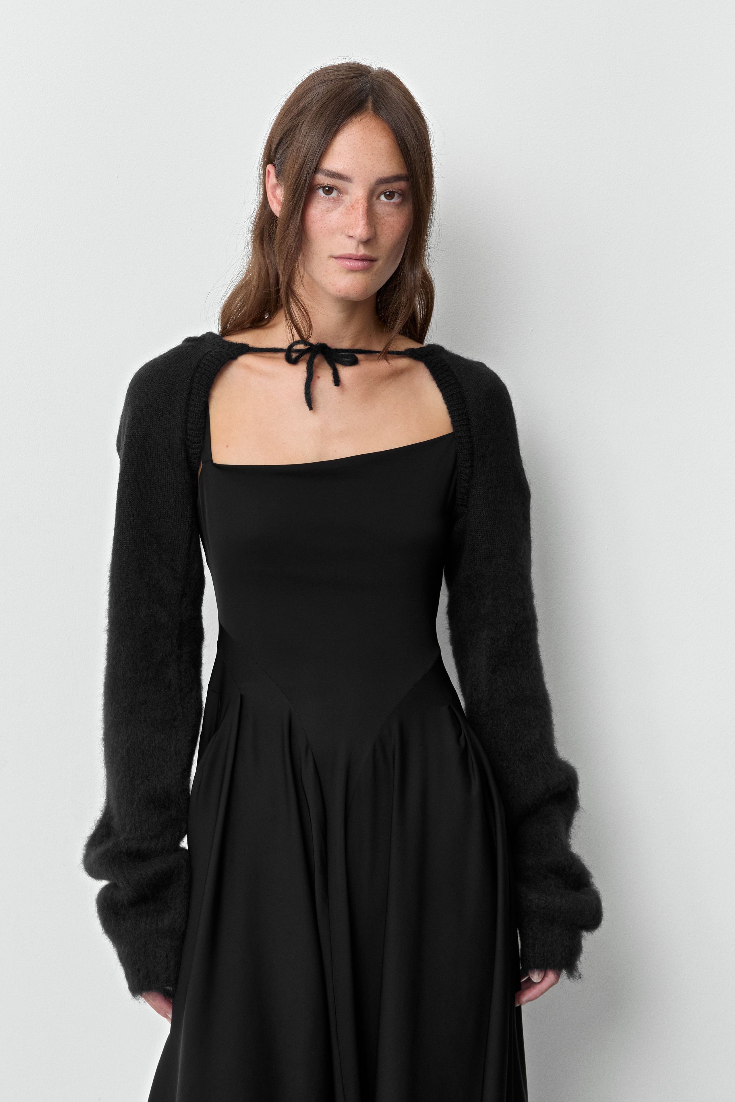 Nivi Sleeves - Black Mohair Blend | Miista