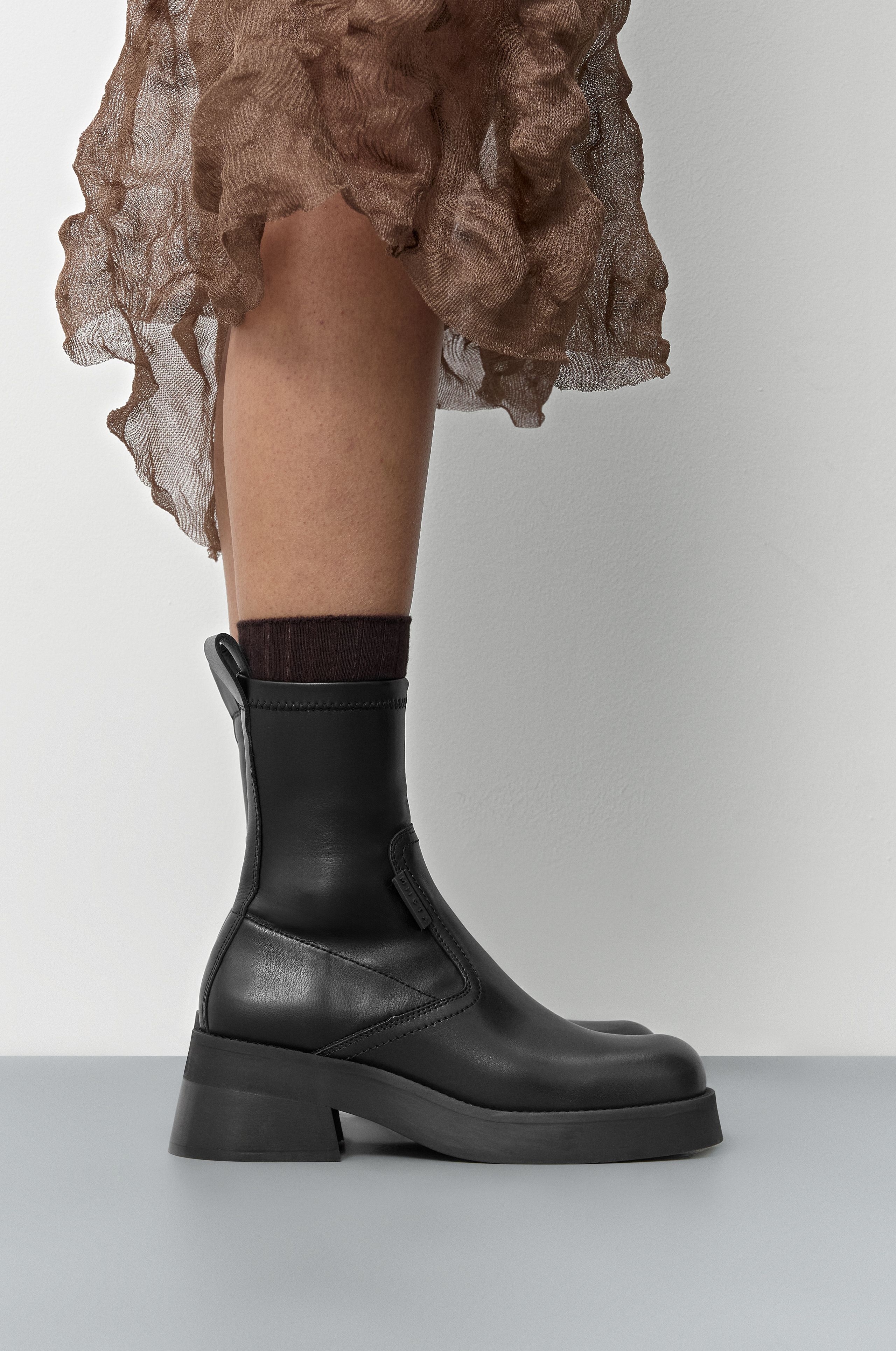 looo(^^)アルニカ Oliana Boots - Black Stretch Leather | Miista
