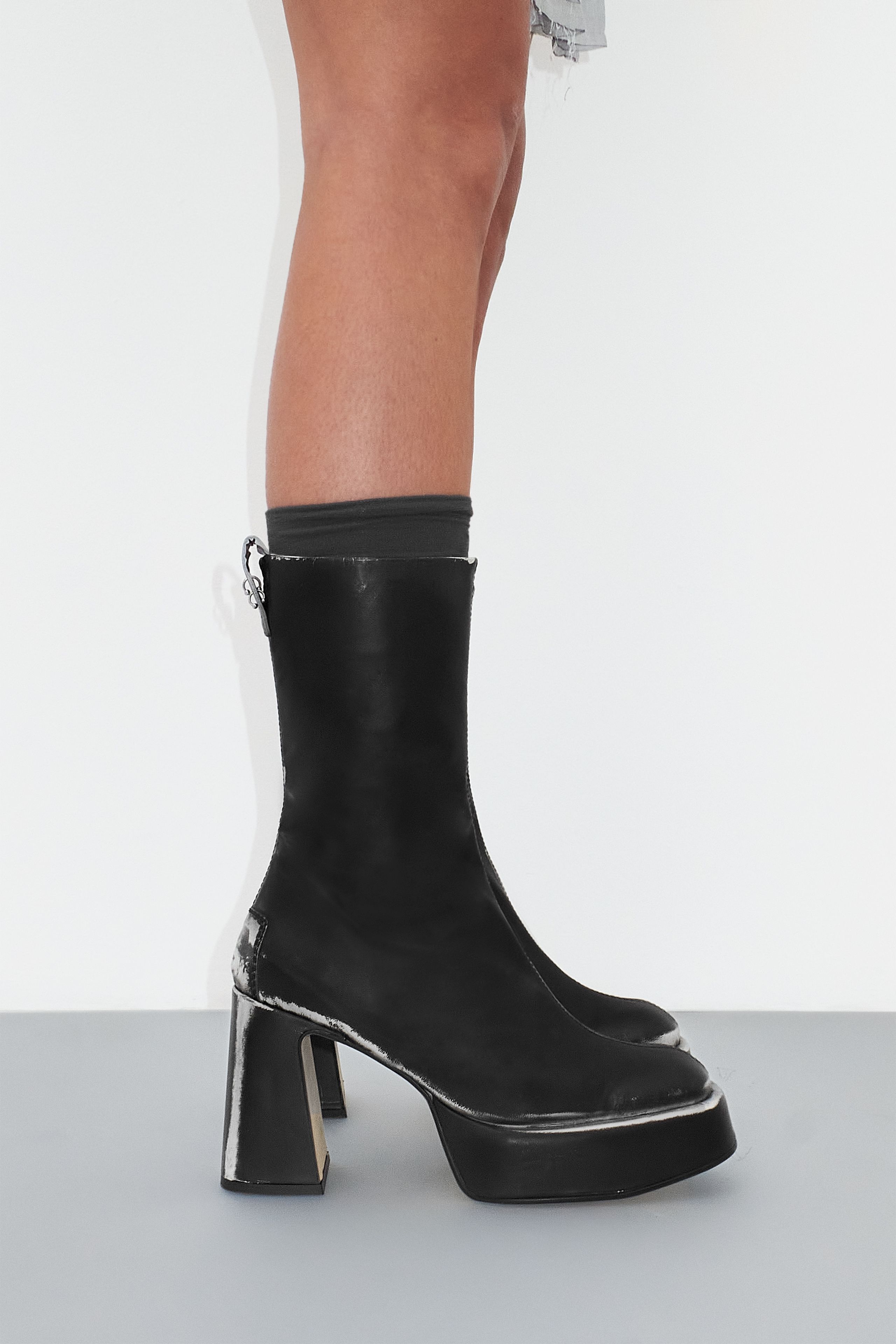 【関税込み】Miista ブラック Apple アンクルブーツ Apple Black Silver Brush Ankle Boots | Miista
