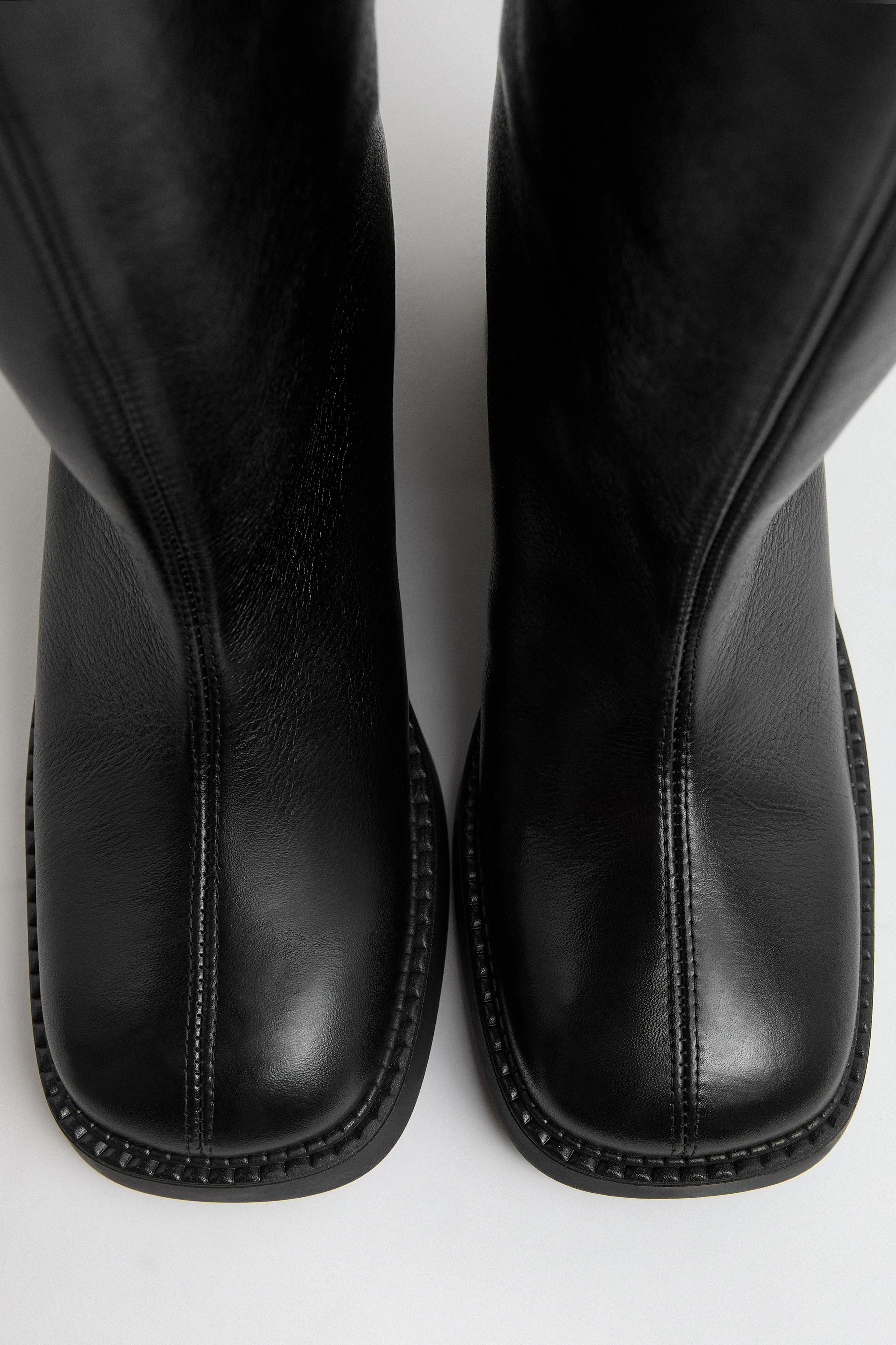 イトオテルミー Izolda Boots - Black Leather | Miista