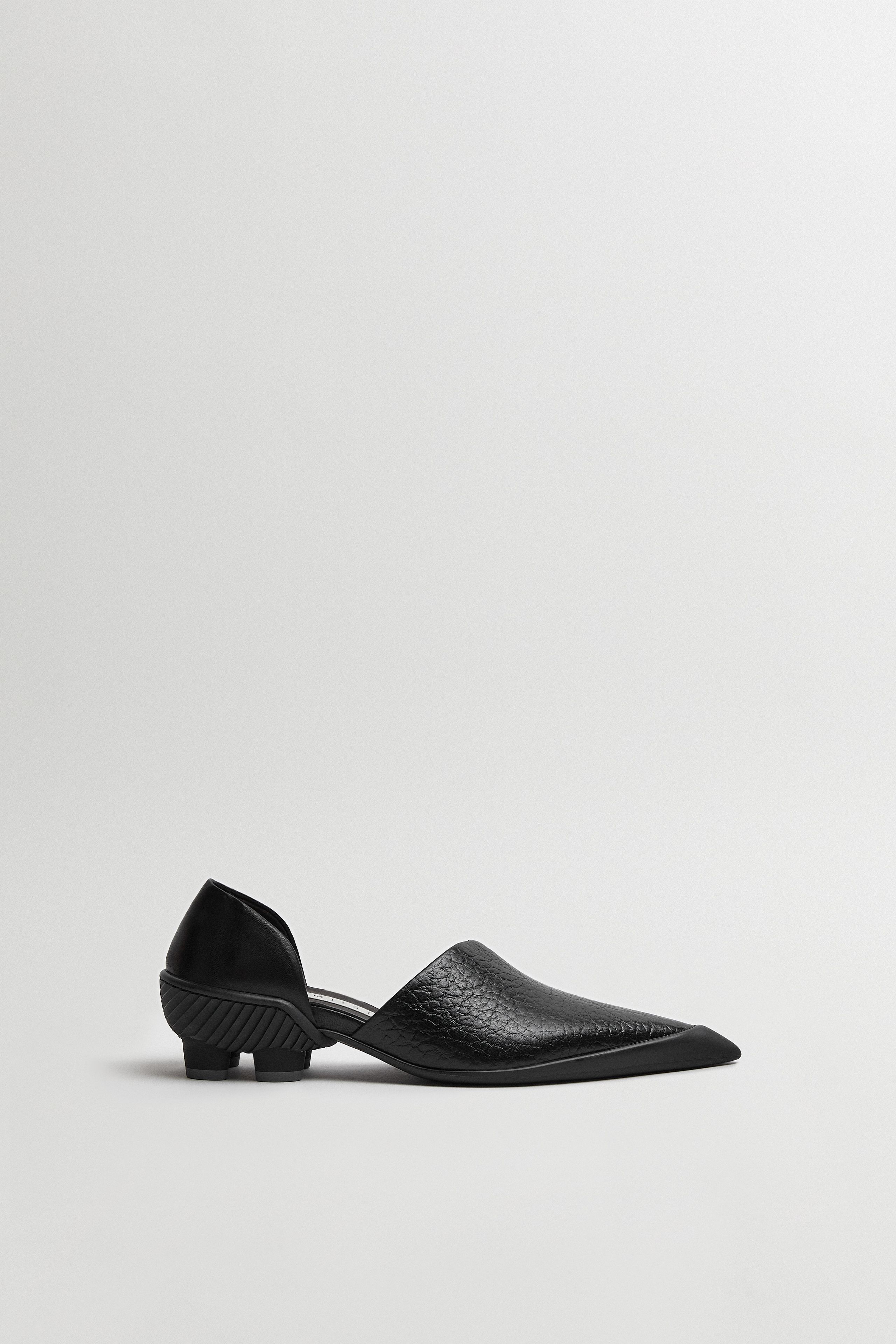 Delt Courts - Black Leather | Miista