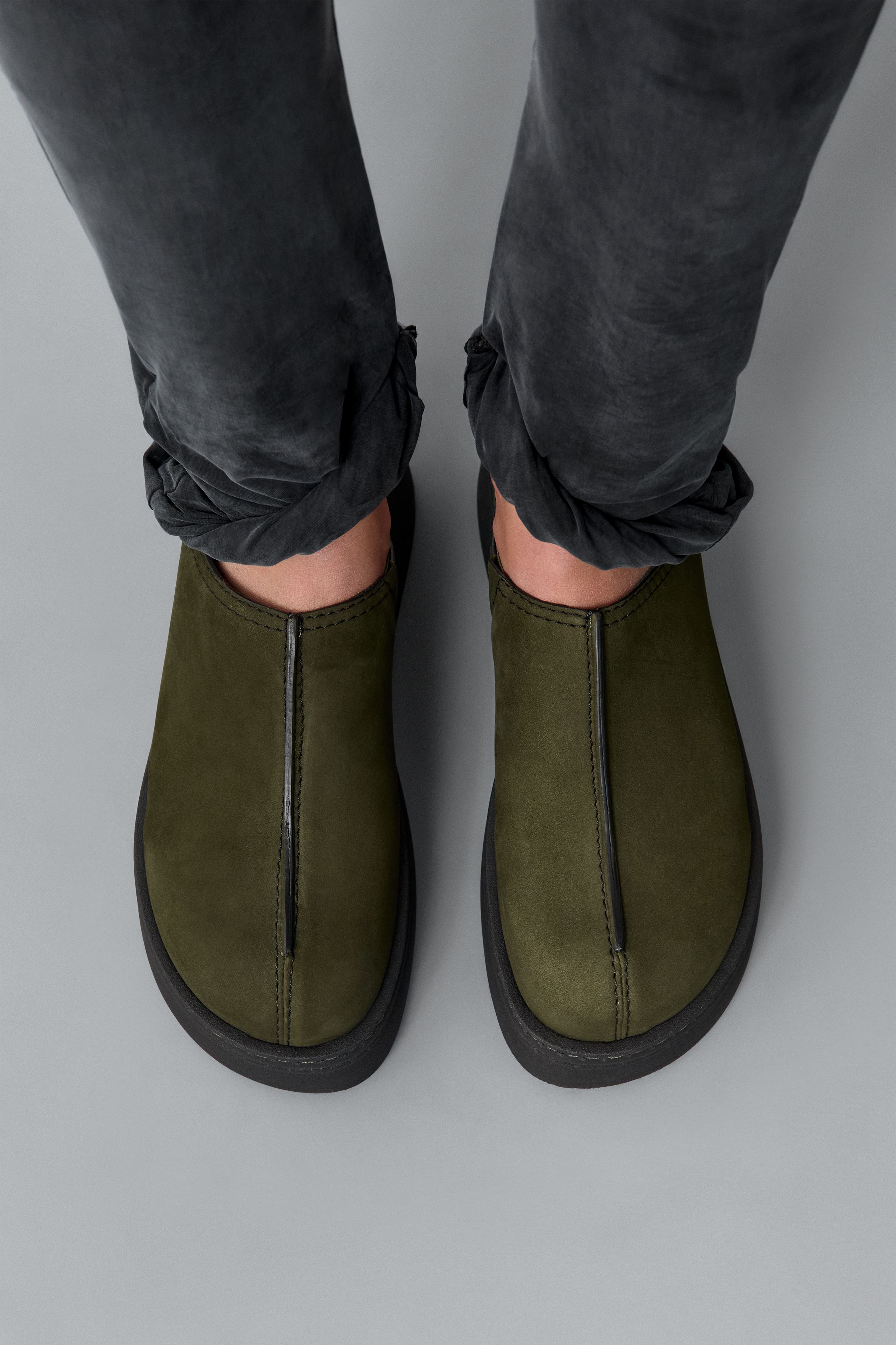mida ミダス カーキカーゴ Mego Mules - Khaki Nubuck Leather | Miista