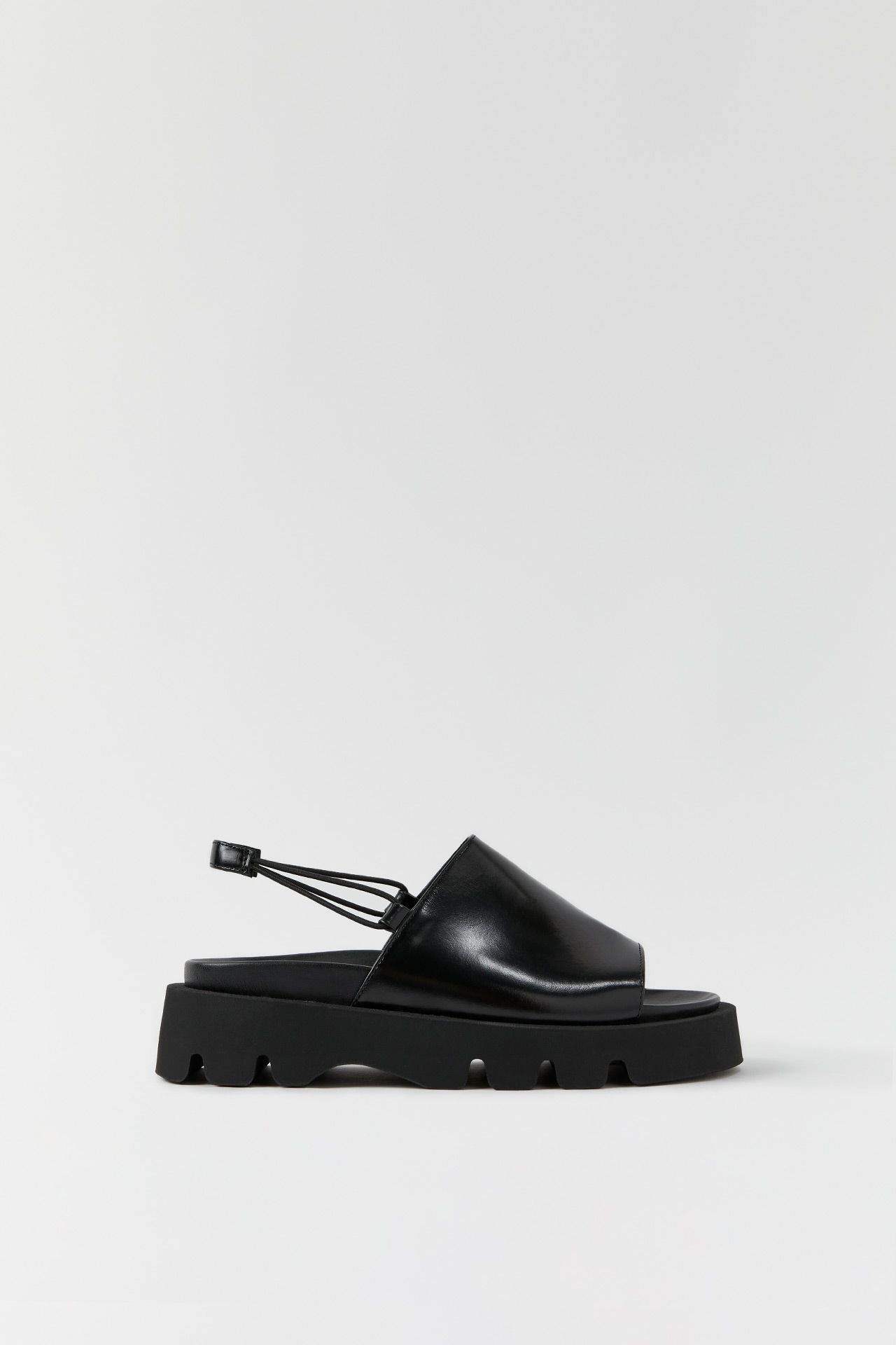 【美品】E8 by Miista エナメルプラットフォーム〈定価36,300円〉 美品】E8 by Miista エナメルプラットフォーム〈定価36,300円