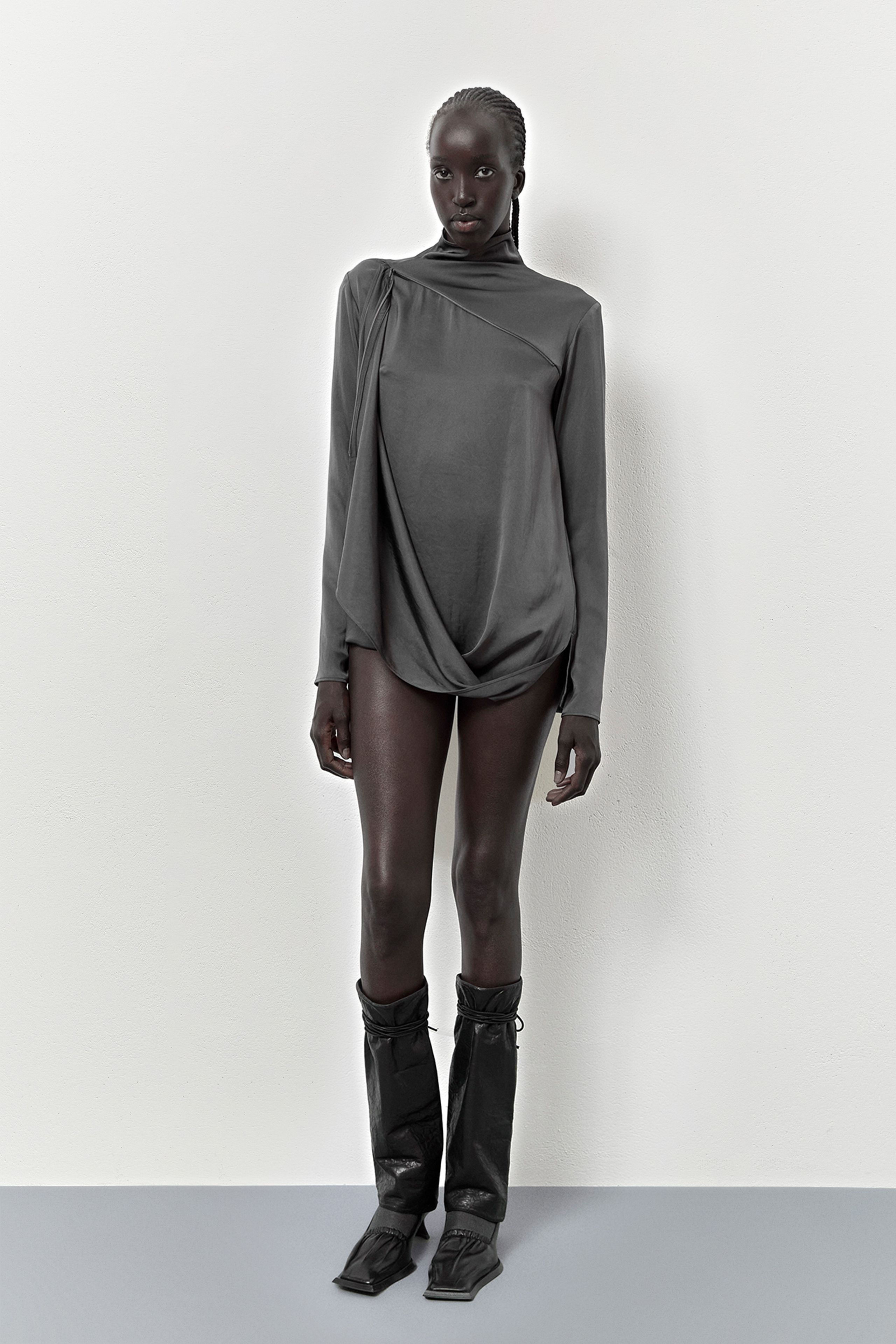 Samia Leg Warmer - Black Textured Leather | Miista