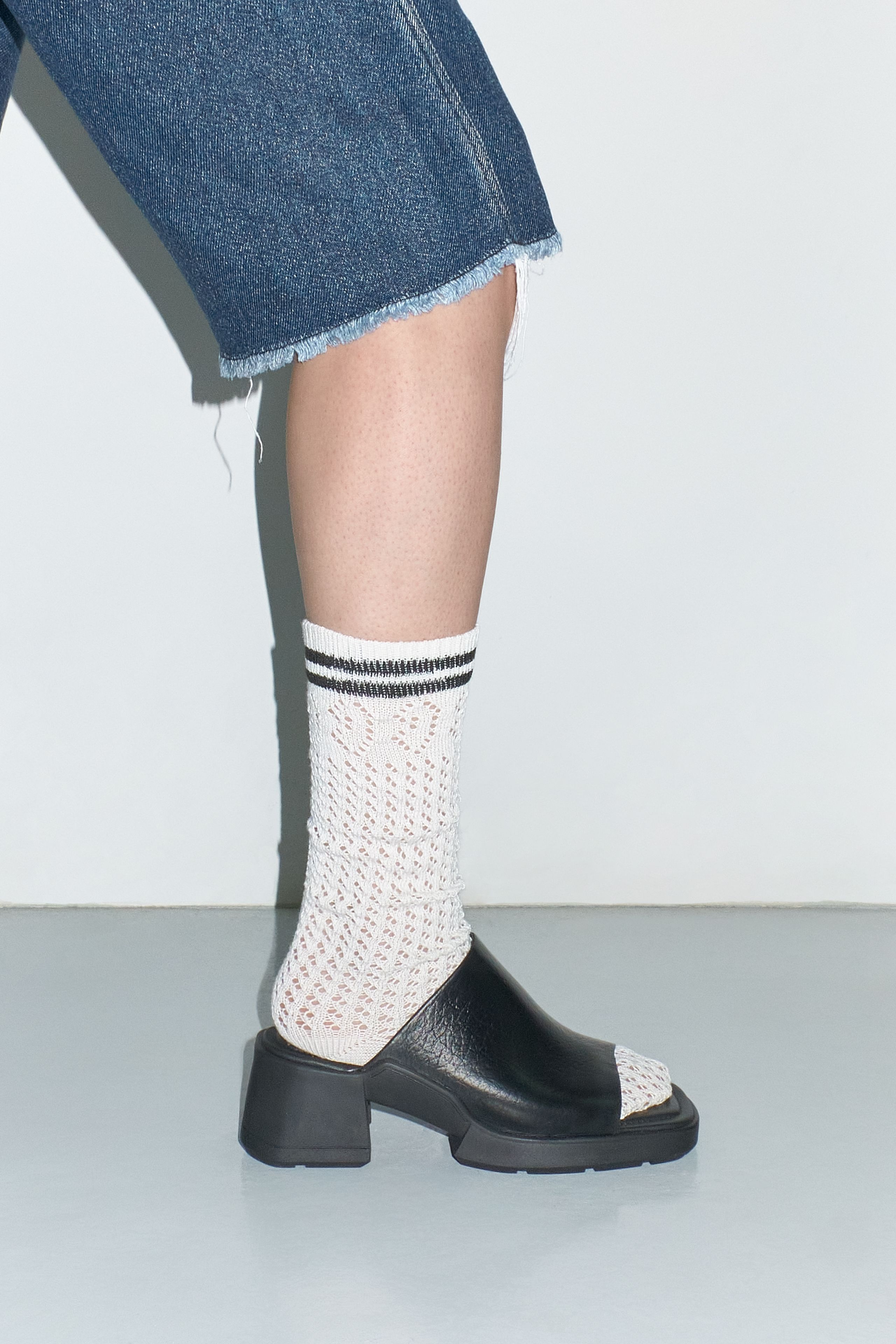 【関税込み】Miista グレー Clarin ヒールサンダル Miistaのグレー Clarin ヒールサンダルがセール中