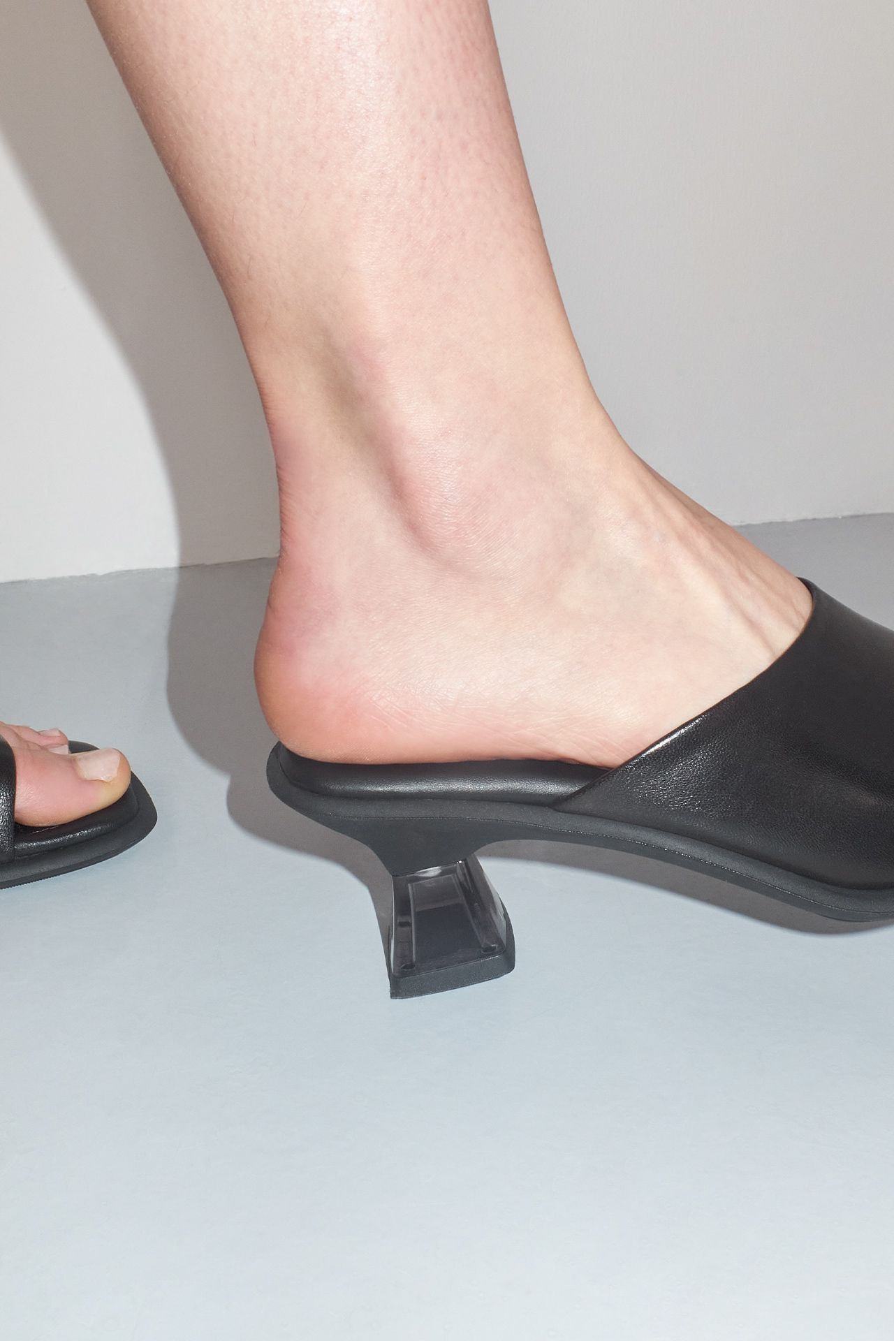 【関税込み】Miista ブラック Synthia ヒールサンダル Synthia Black Sandals | Miista