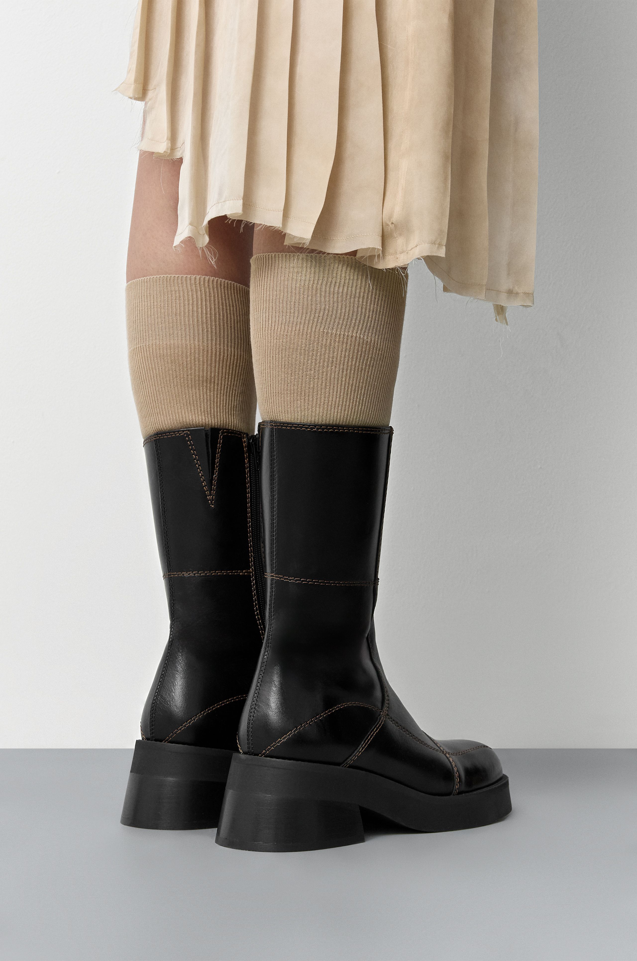 Heya Boots - Black Leather Brown Stitching | Miista