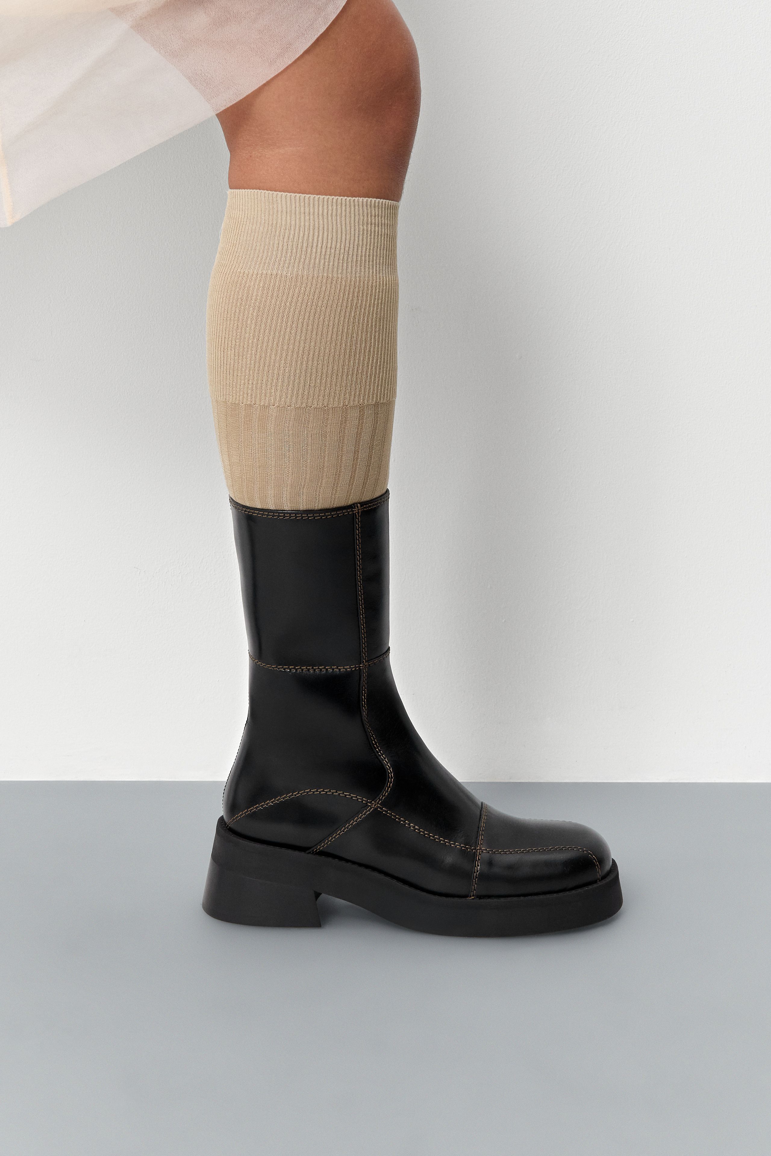 Heya Boots - Black Leather Brown Stitiching | Miista