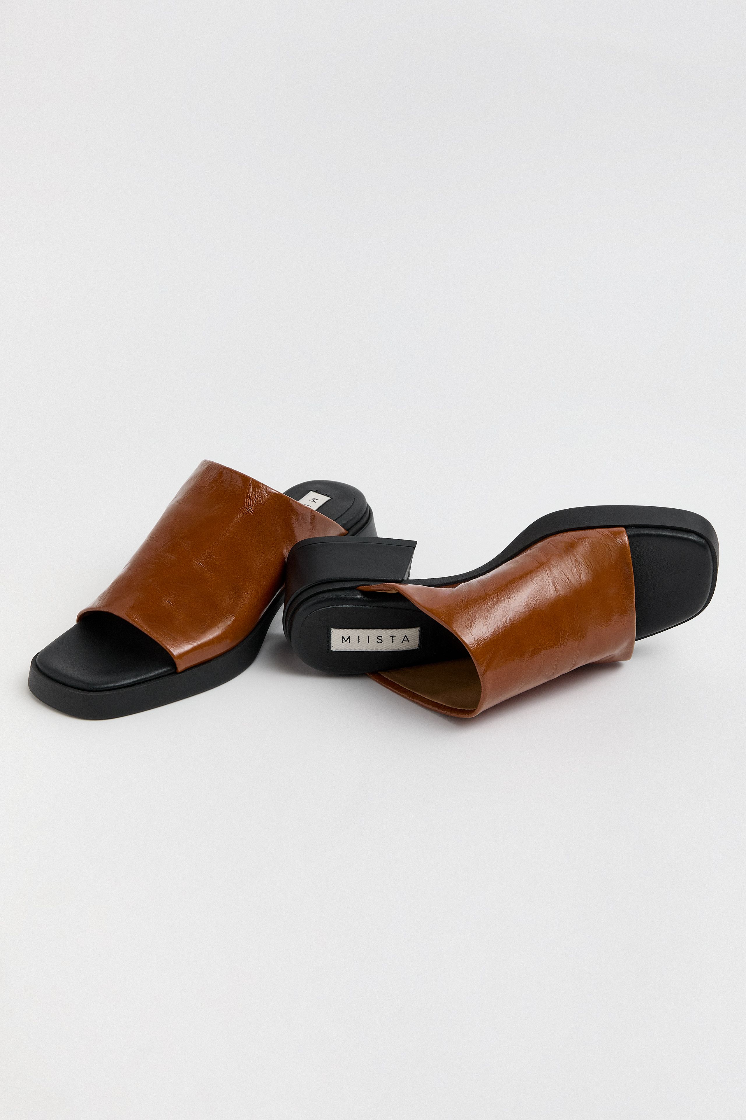 Zooey Sandals - Tan Shiny Leather | Miista